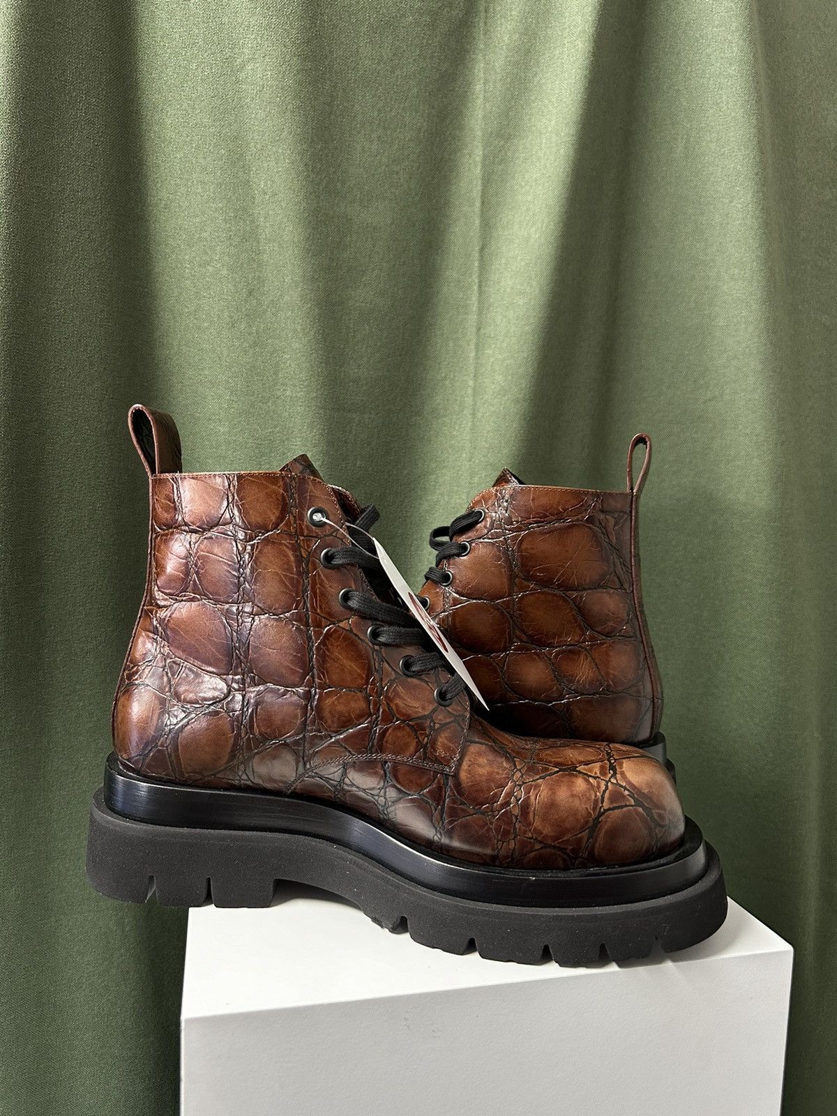 Bottega Veneta BOTTEGA VENETA CROCODILE MOTIF LUG ANKLE BOOTS Size US 7 / EU 40 - 6 Thumbnail