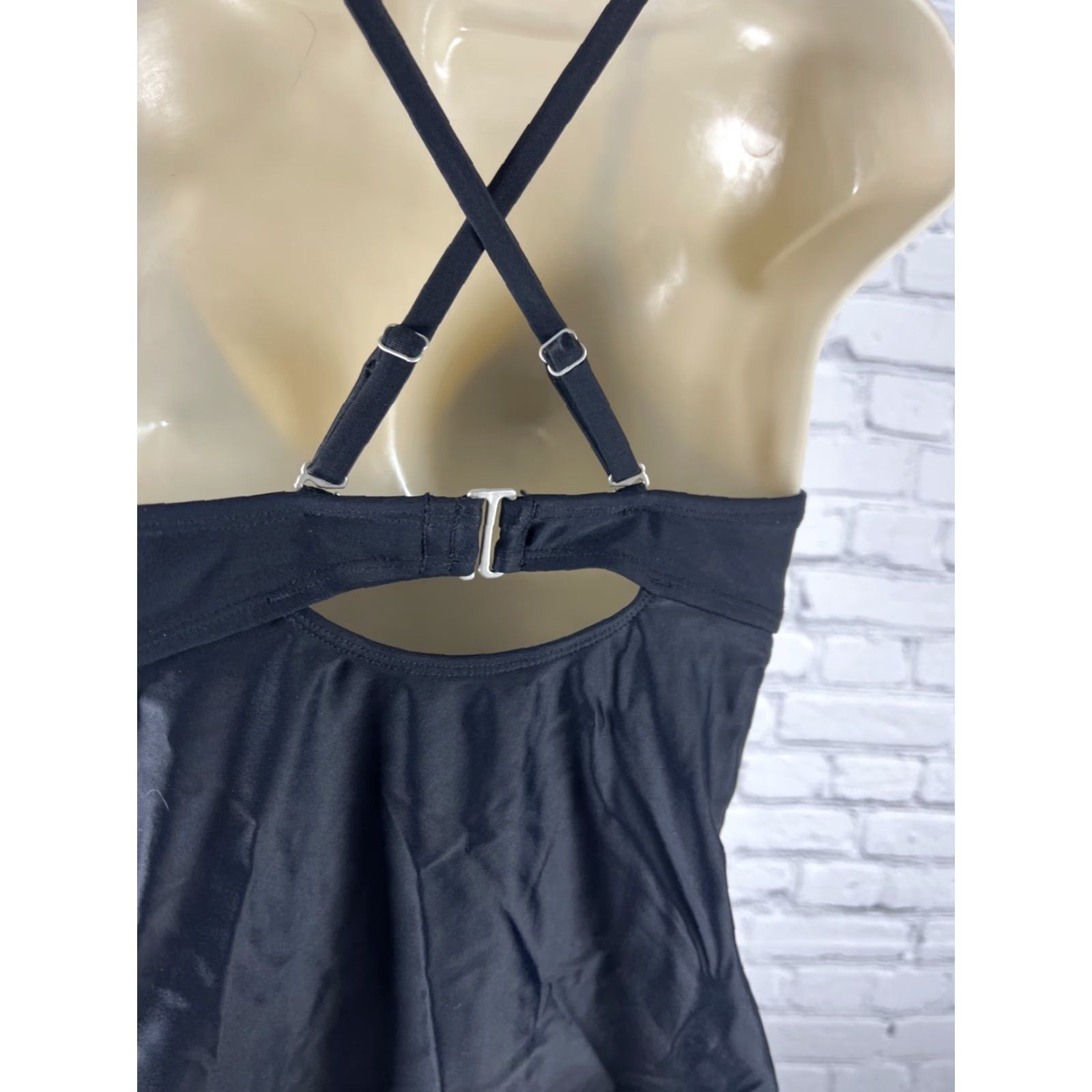Athleta **ATHLETA BLACK UNDERWIRED TANKINI SWIM TOP SIZE 32** User: **BLACK ATHLETA UNDERWIRED TANKINI SWIM TOP SIZE 32** Size XXS / US 00 / IT 34 - 3 Thumbnail