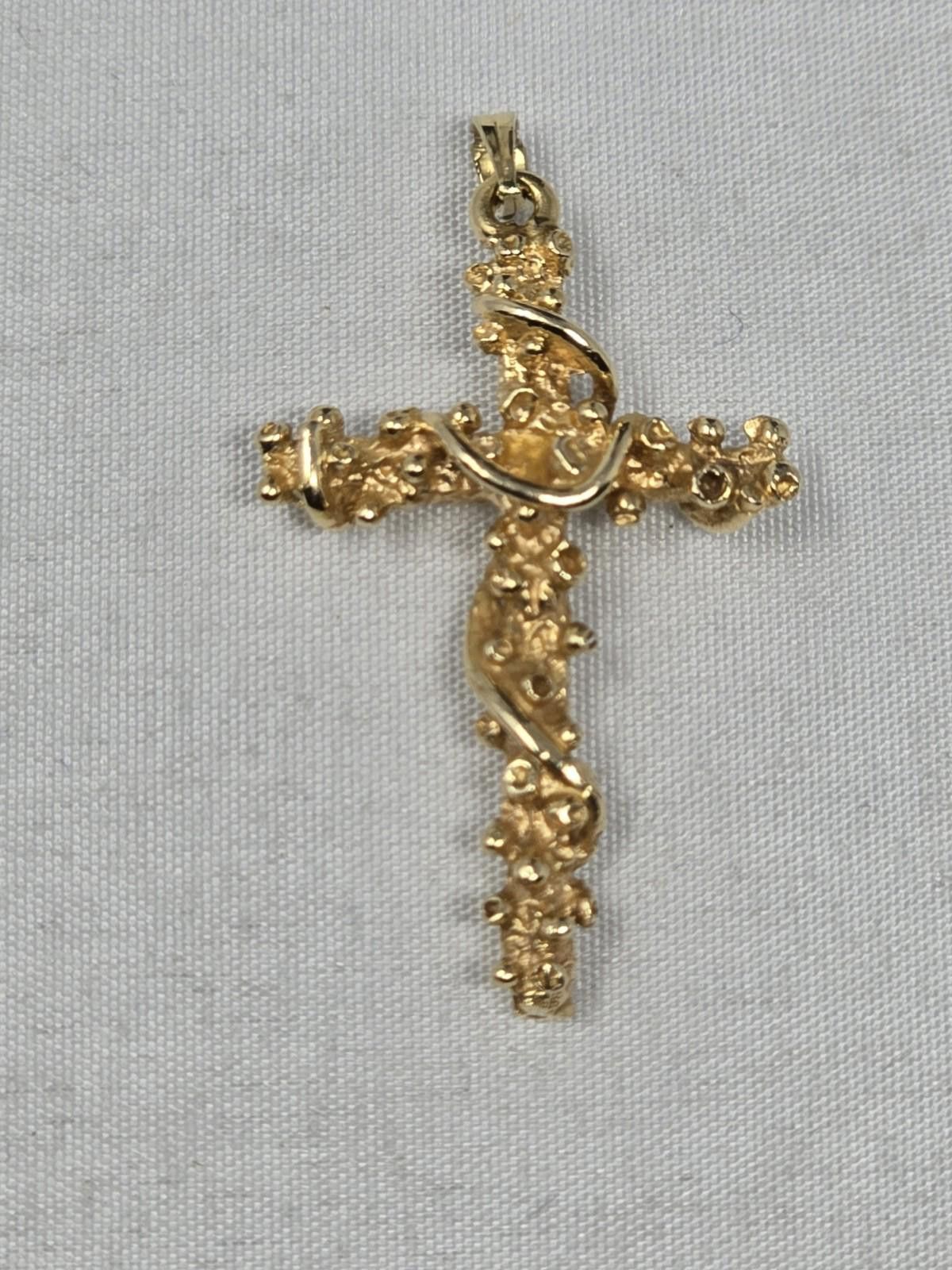 The Unbranded Brand ​Vtg 14k Yellow Gold Ivy Vine Nugget Cross Pendant 3g Size ONE SIZE - 8 Thumbnail