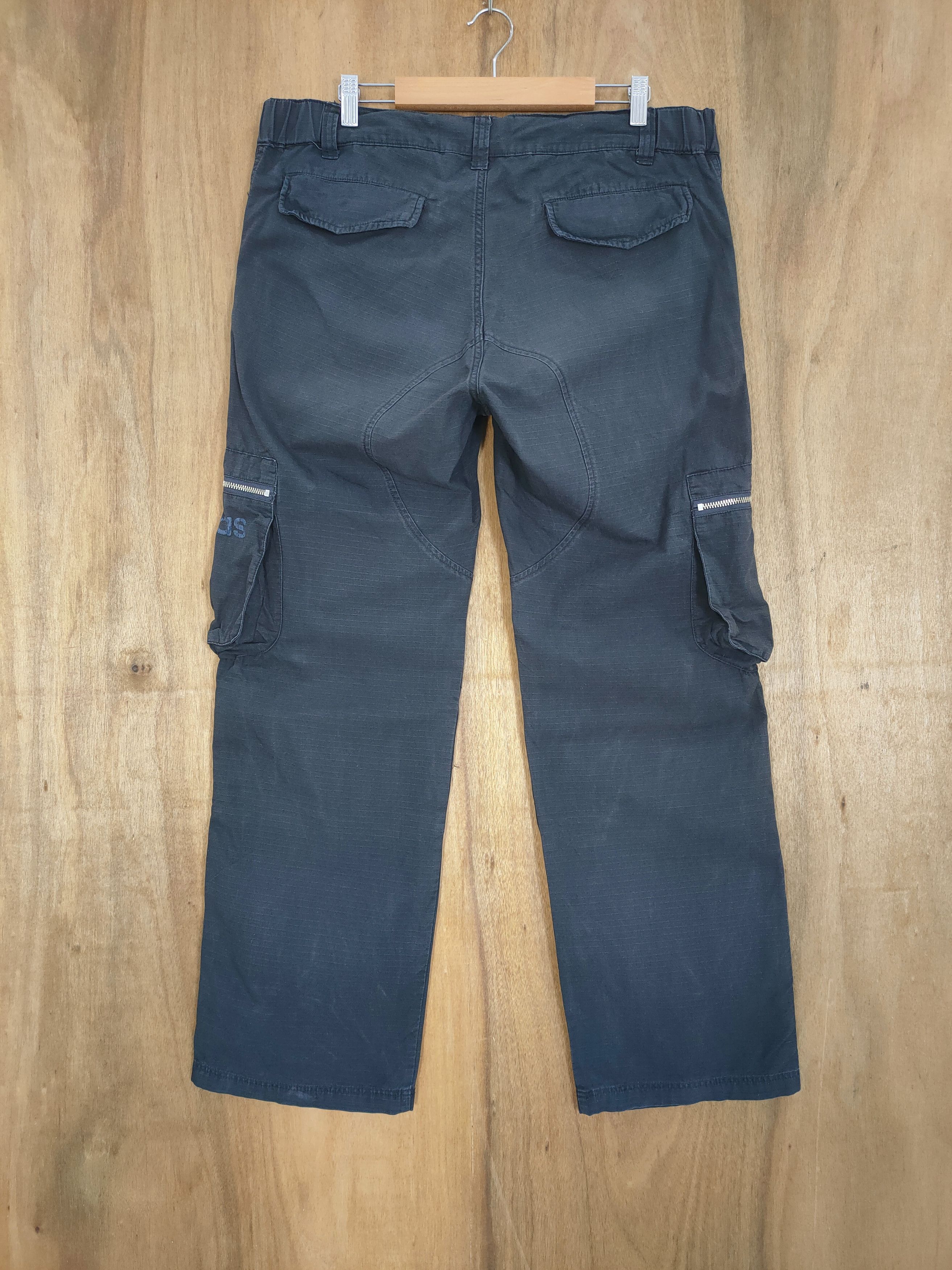 Adidas ADIDAS BLACK CARGO PANTS Size US 34 / EU 50 - 2 Thumbnail