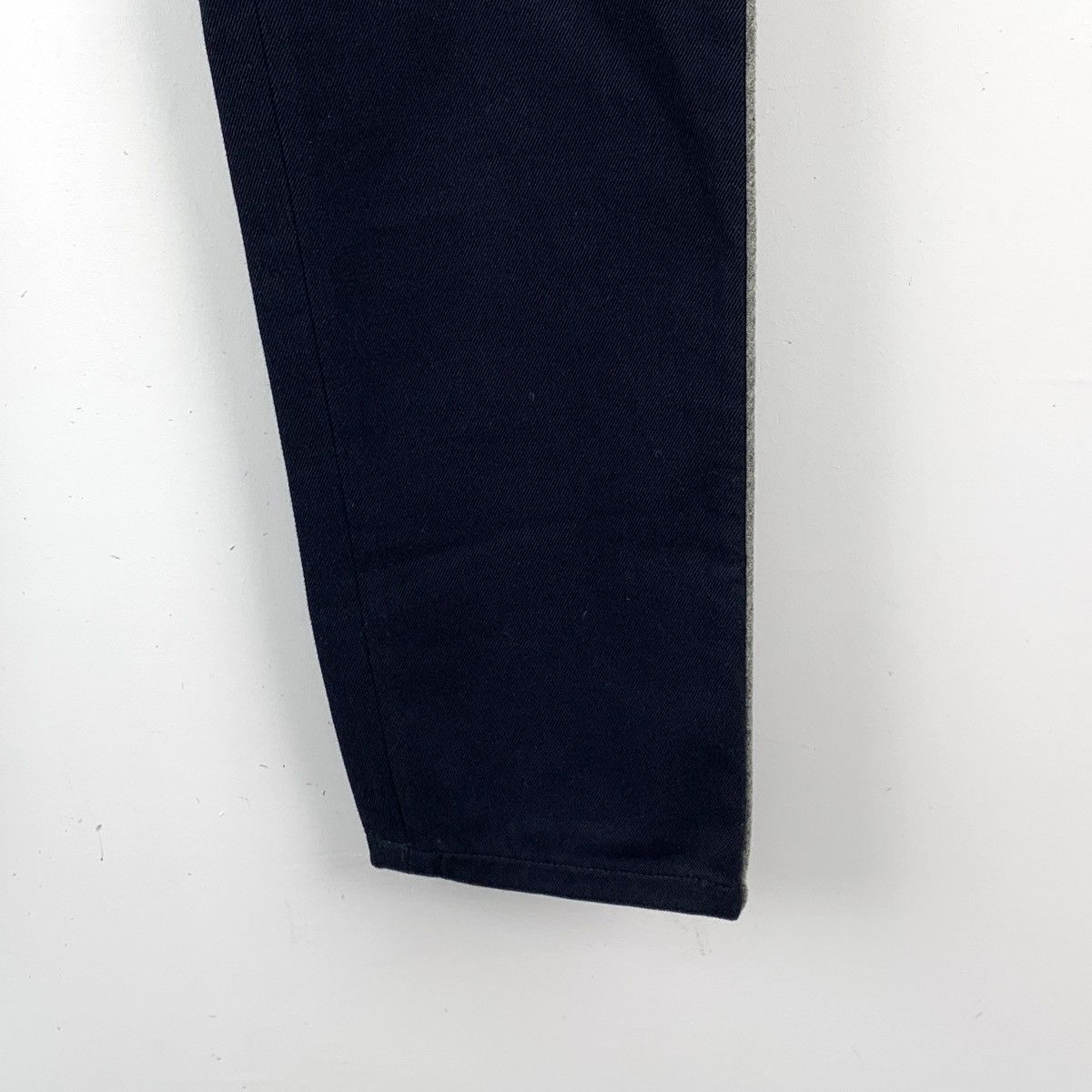 Balenciaga Balenciaga Dark Blue Letter Embroidered Casual Pants K26WX Size 27" / US 4 / IT 40 - 4 Thumbnail