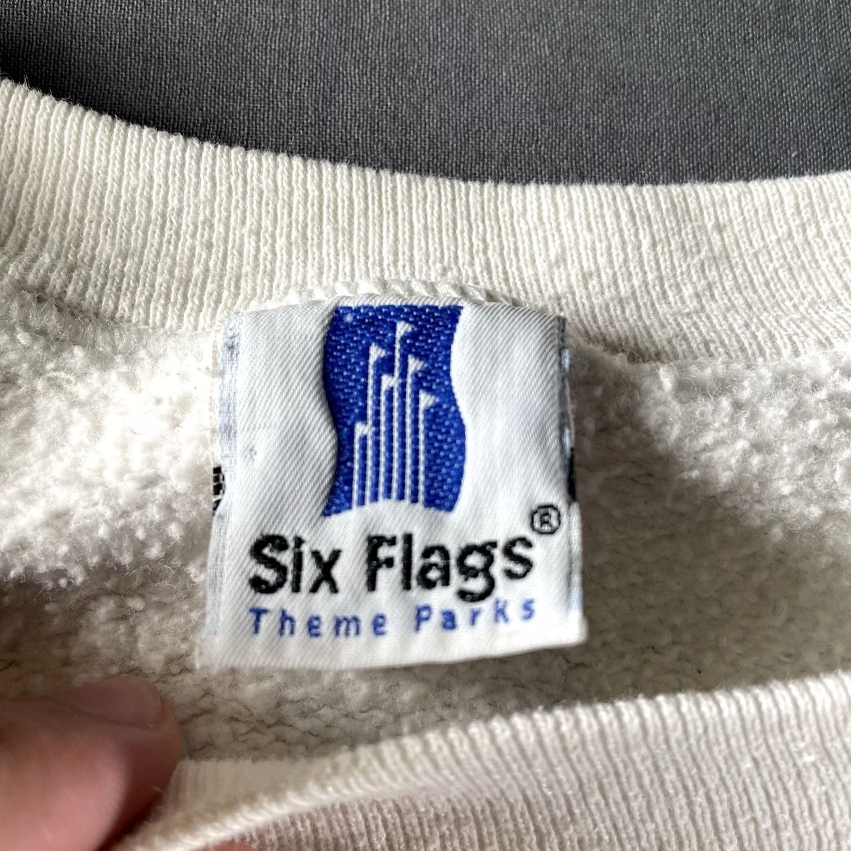 Vintage VINTAGE Six Flags Sweatshirt Mens 2XL Crew Neck Pullover Graphic Print 90s White Cotton Fleece Autumn Winter Fall Spring Theme Park Size US XXL / EU 58 / 5 - 5 Thumbnail