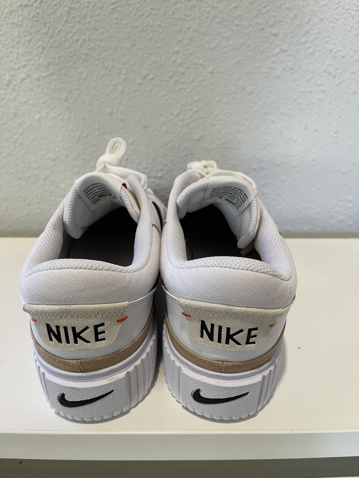 Nike Nike White Low-Top Sneakers with Black Swoosh Size US 10.5 / IT 40.5 - 3 Thumbnail