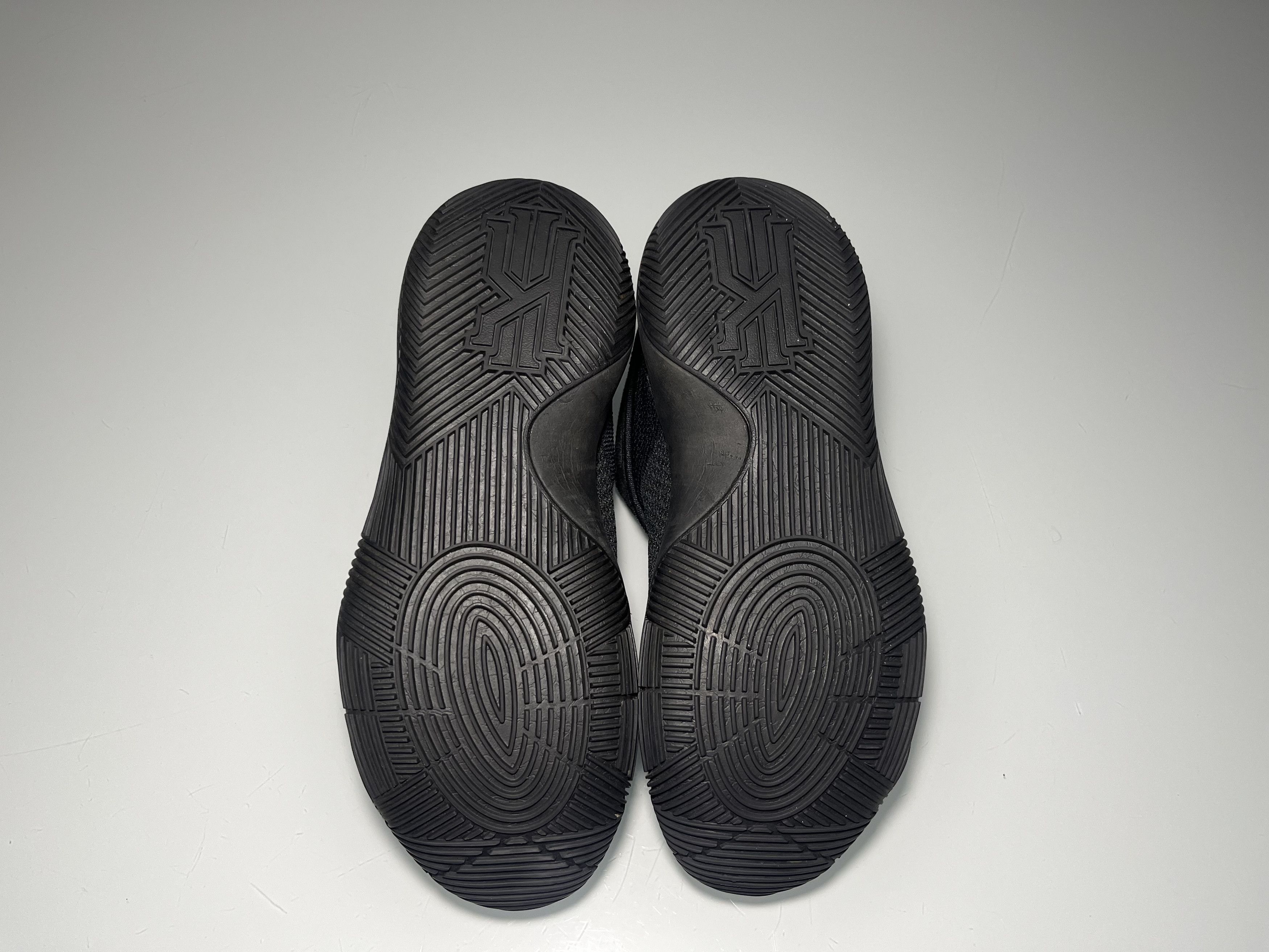 Nike Kyrie 2 Triple Black Size US 7.5 / EU 40-41 - 7 Thumbnail
