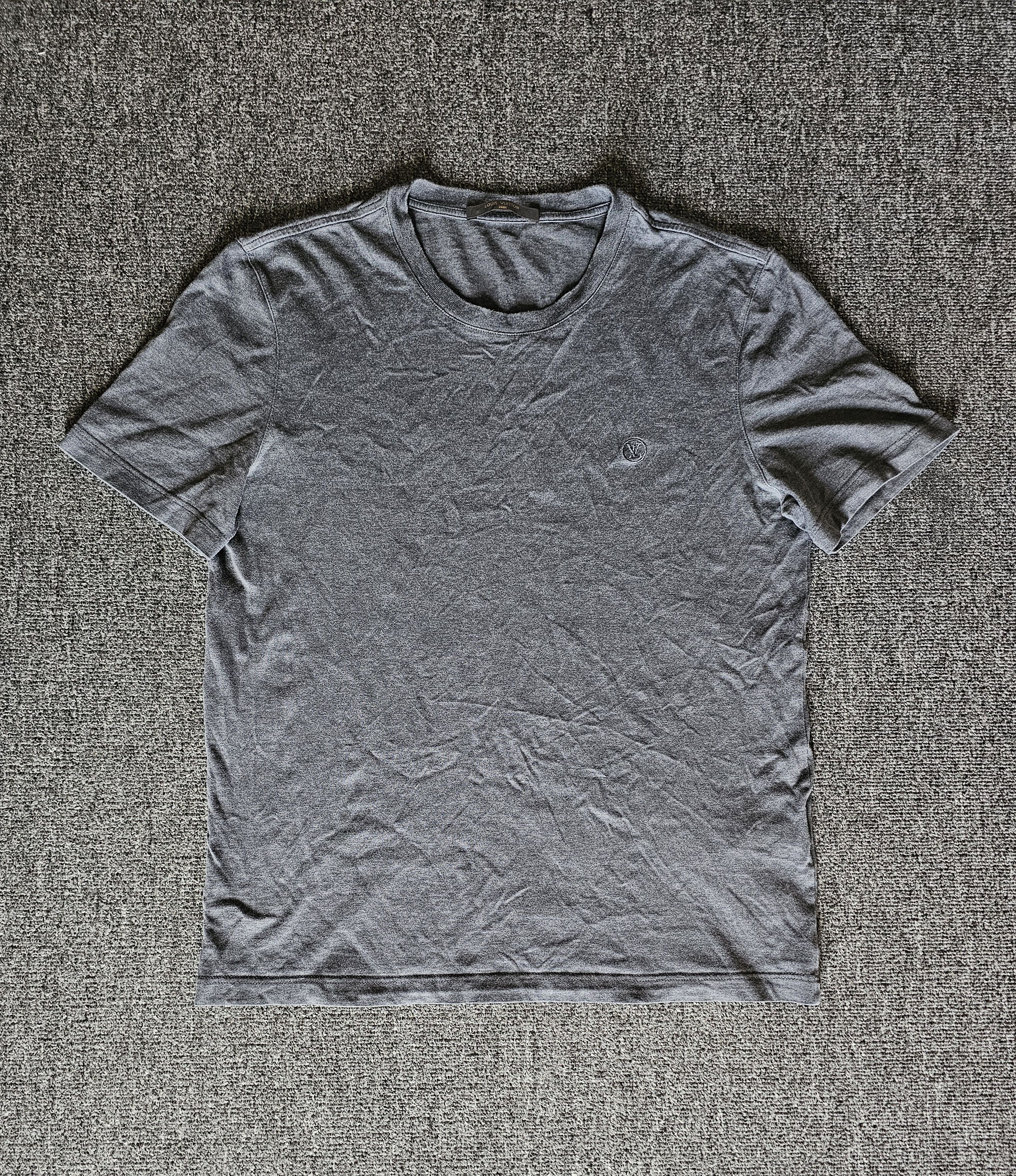 Louis Vuitton Louis Vuitton Men's Gray T-Shirt Size S Size US M / EU 48-50 / 2 - 1 Thumbnail