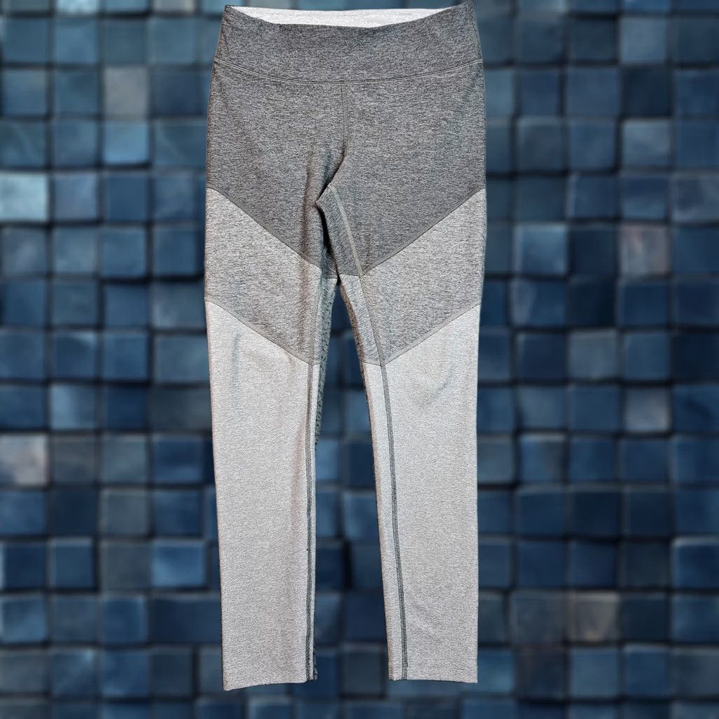 Outdoor Voices - Keeps the core selling point: Outdoor Voices Womens black gray stripes 7/8 leggings Size M Size 32" / US 10 / IT 46 - 1 Thumbnail