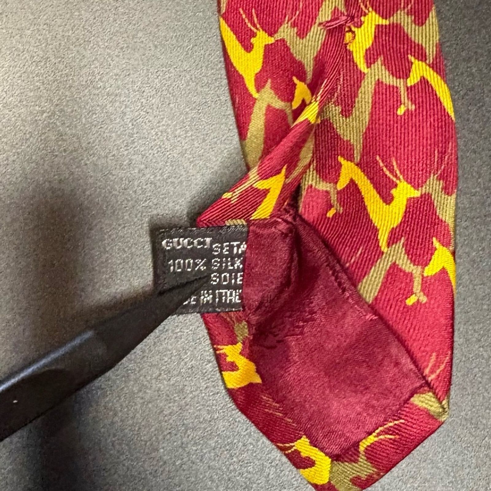 Gucci Gucci Tie Red Gazelle Antelope Pattern Silk Made In Italy Size ONE SIZE - 4 Thumbnail