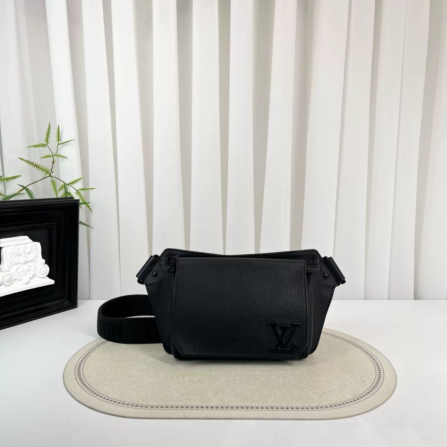 Louis Vuitton Pre-loved Bag Very good condition Size ONE SIZE - 1 Thumbnail