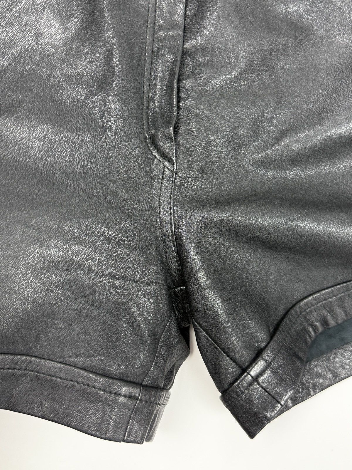 C&A 1990’s Vintage C&A Black Leather High Rise Bermuda Shorts Size 26" / US 2 / IT 38 - 5 Thumbnail