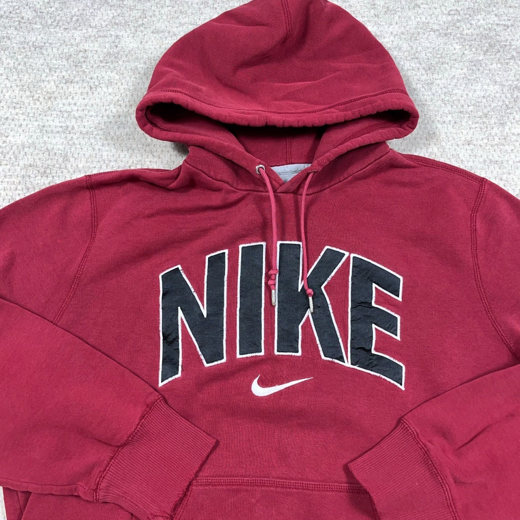 Nike VINTAGE Nike Hoodie Men XL Red Black Logo Sweatshirt Y2K 2000s Pullover Hooded Size US XL / EU 56 / 4 - 2 Thumbnail