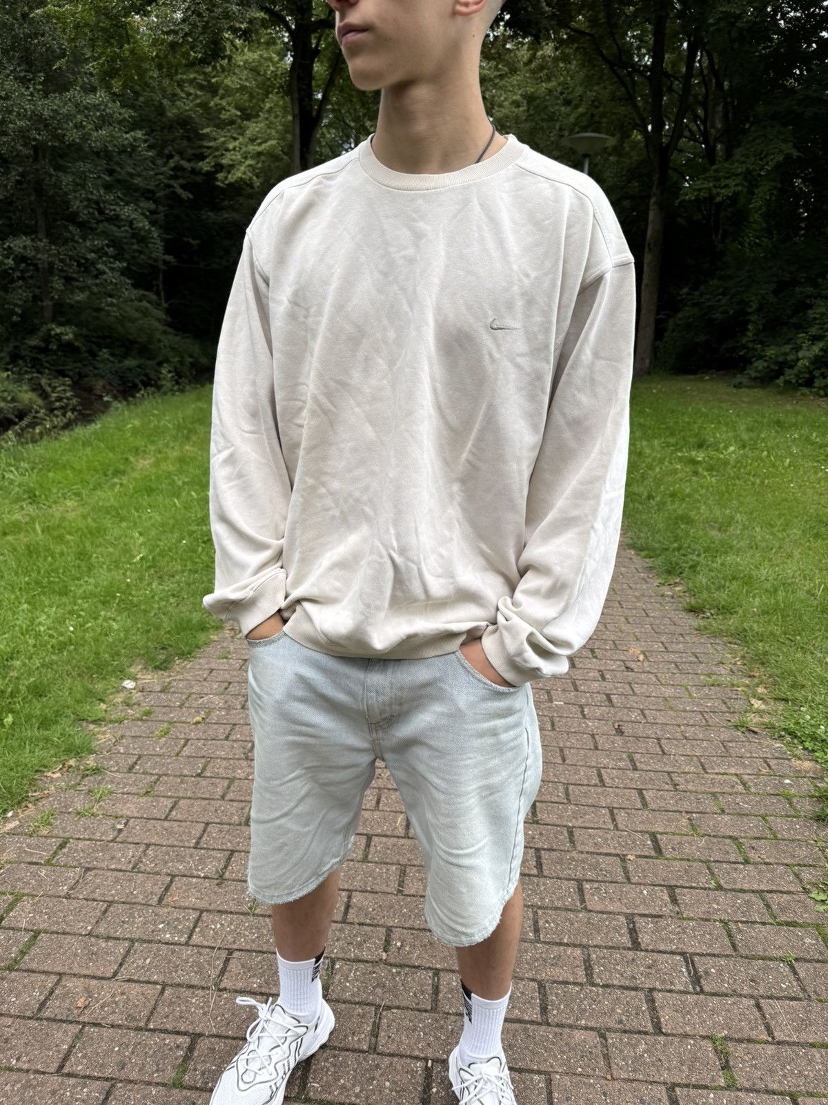 Nike Vintage Nike Embroidered Mini Swoosh Sweatshirt – Cream Size US L / EU 52-54 / 3 - 2 Thumbnail