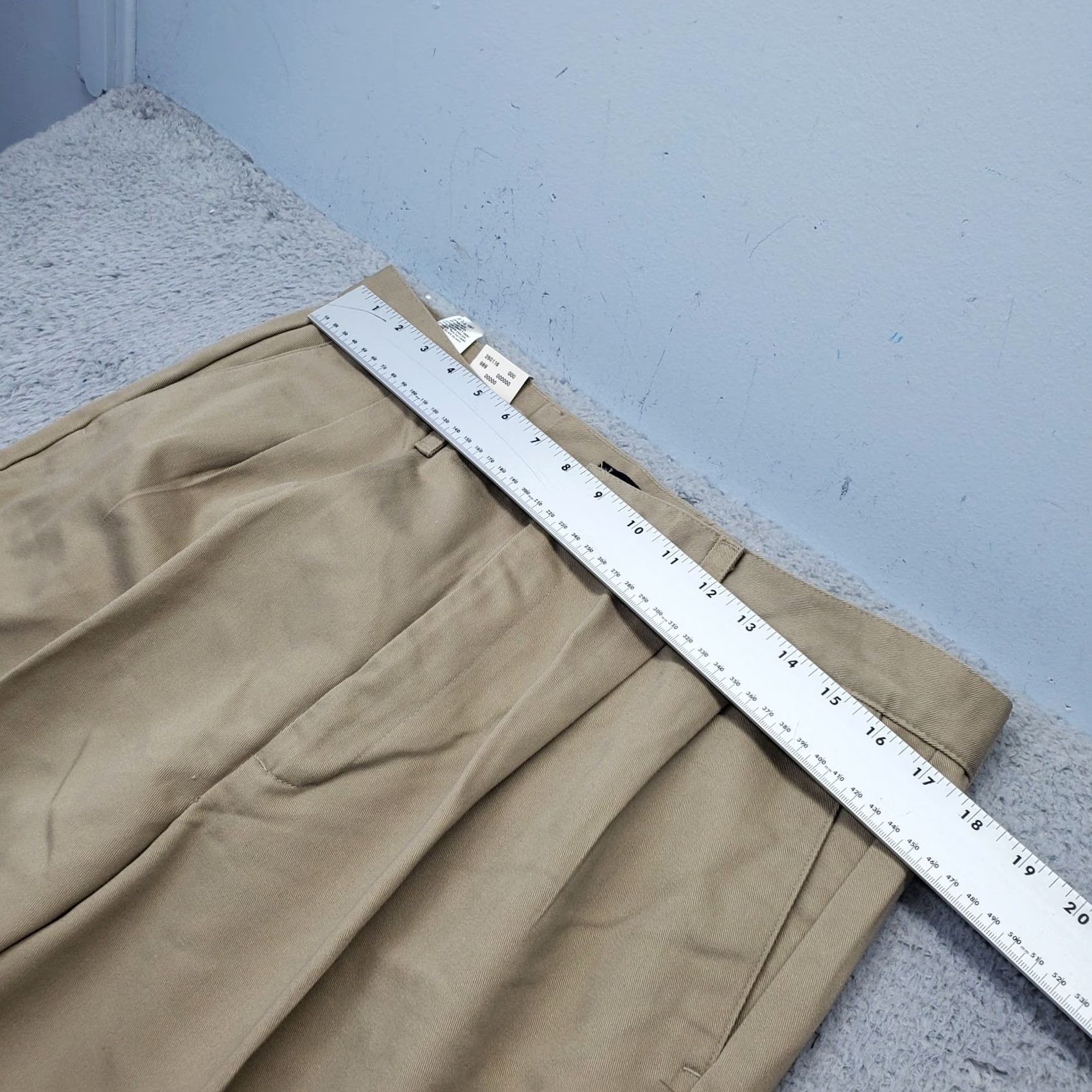 Dockers Dockers Khakis Pants Mens 36x30 Tan Stretch Classic Fit Pleated No Wrinkle Twill Shirt Size US 36 / EU 52 - 3 Thumbnail