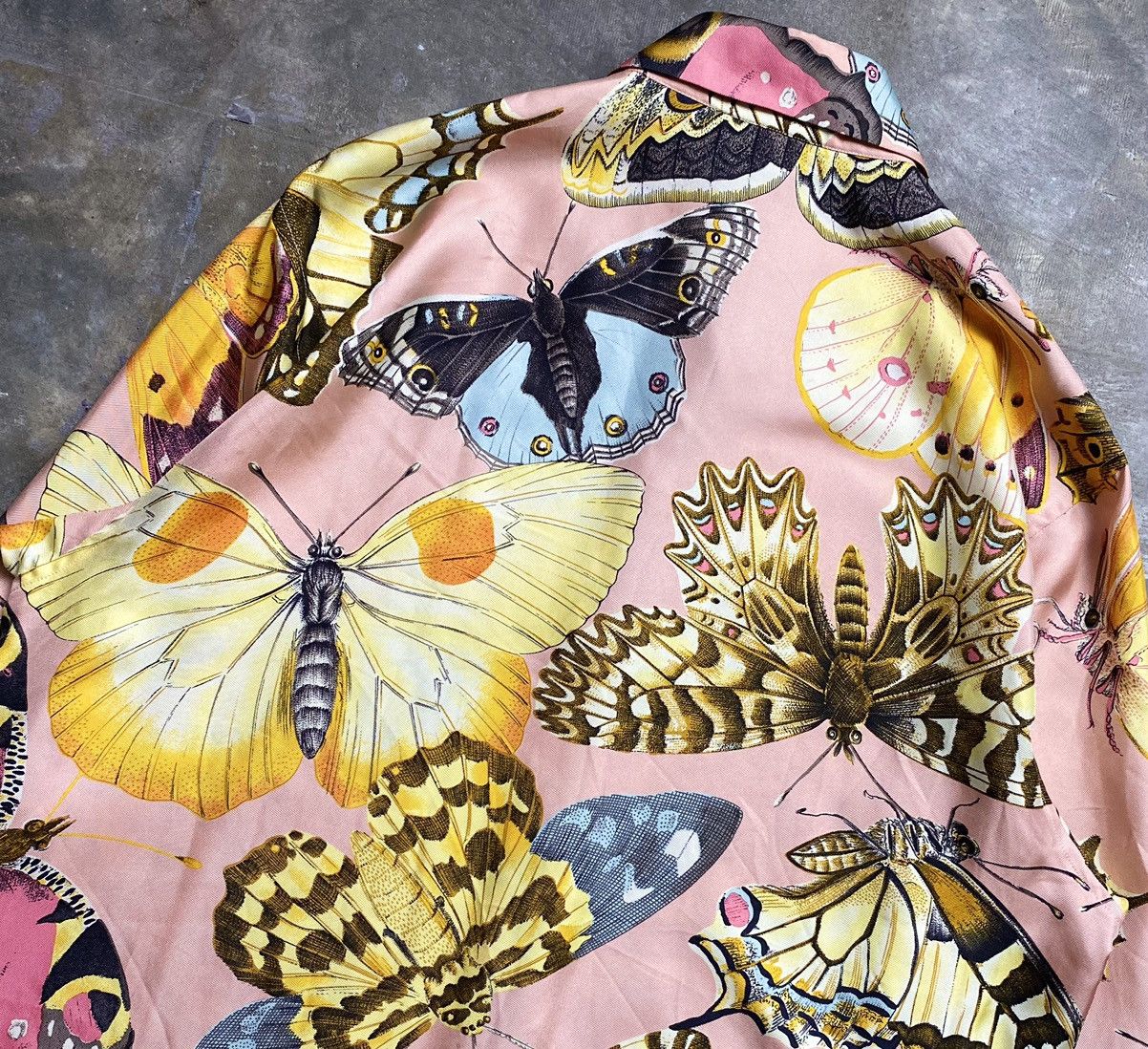 Gucci Gucci SS92 Butterfly Print Silk Shirt Size M / US 6-8 / IT 42-44 - 6 Thumbnail