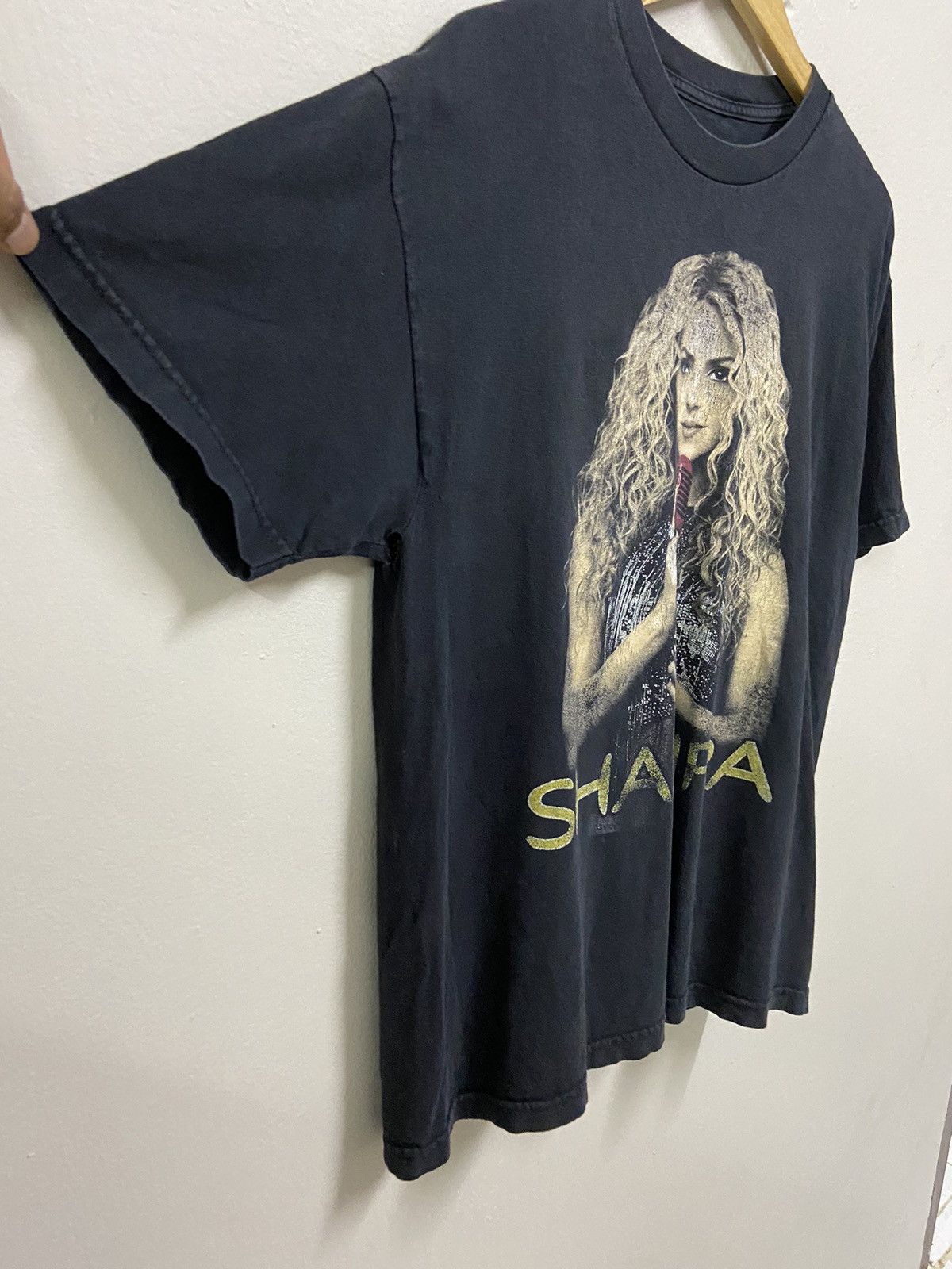 Band Tees × Vintage Vintage Y2K 2018 Shakira Eldorado Tour Tee Size US L / EU 52-54 / 3 - 3 Thumbnail