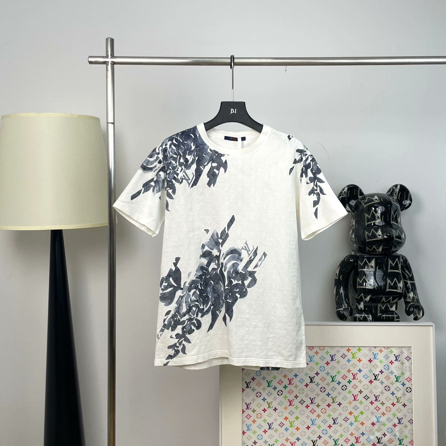 Louis Vuitton Louis Vuitton Floral Embroidered T-Shirt m Men Size US M / EU 48-50 / 2 - 1 Thumbnail
