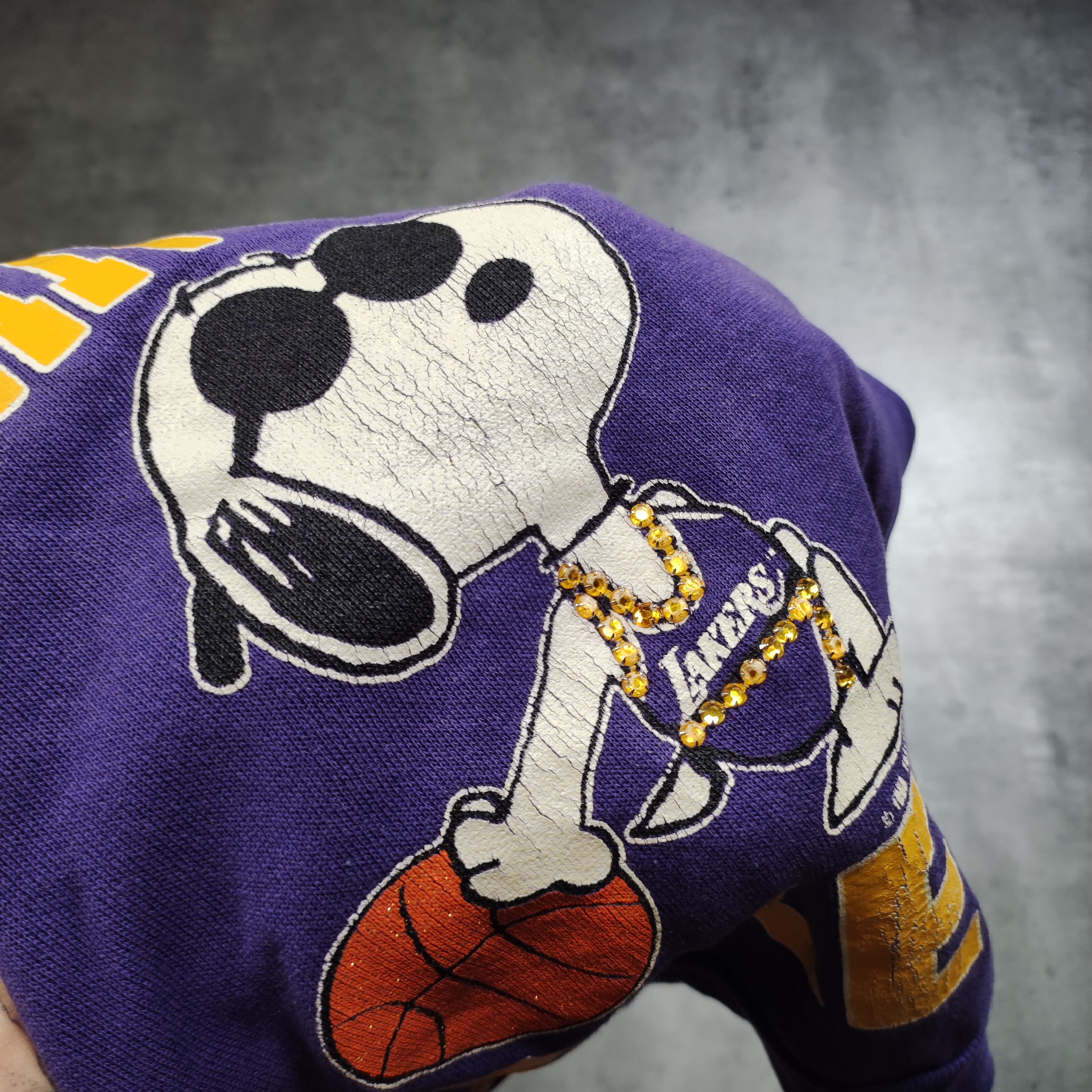 NBA × Peanuts × Vintage RARE 80s Los Angeles Lakers Snoopy Chain Sweatshirt Size US L / EU 52-54 / 3 - 5 Thumbnail