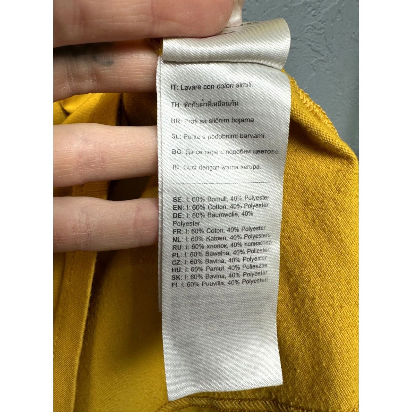 Vintage Fjallraven Mens T-Shirt Crew Neck Big Logo Size L Yellow Short Sleeve Cotton Graphic Print Outdoor Mens Size US L / EU 52-54 / 3 - 5 Thumbnail