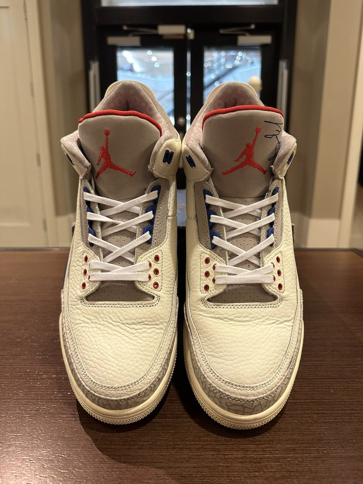 Nike Air Jordan 3 international flight Size US 11 / EU 44 - 3 Thumbnail