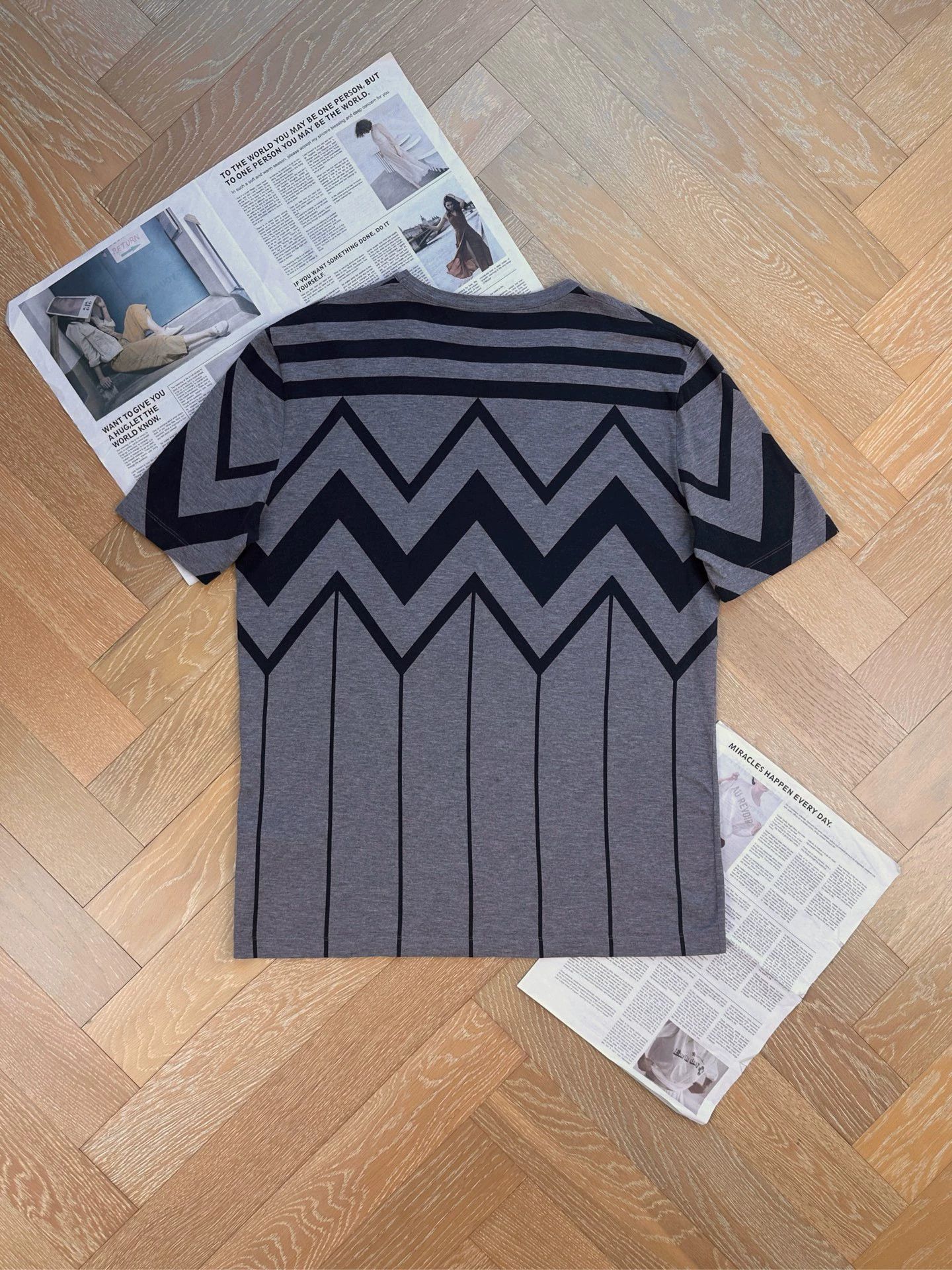 Louis Vuitton Louis Vuitton LV Grey Cotton T-Shirt XL Size US XL / EU 56 / 4 - 2 Thumbnail