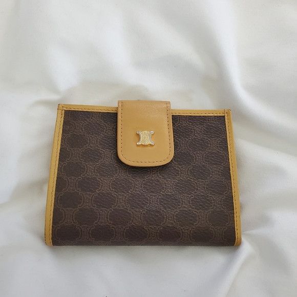 Celine Vintage Celine Triomphe Compact Waller Cardholders Size ONE SIZE - 1 Thumbnail