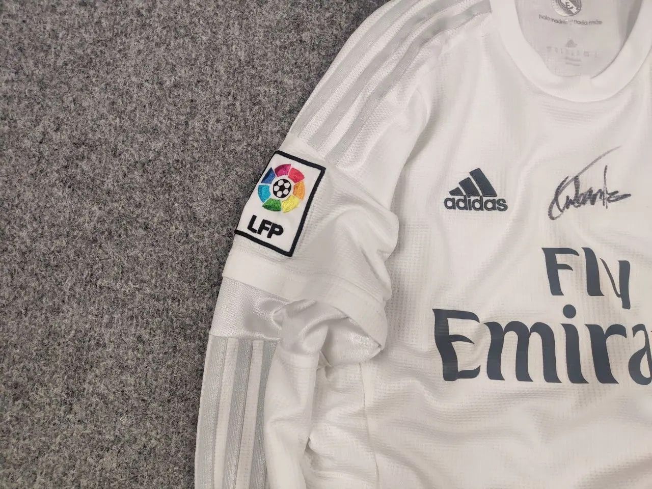 Adidas Aut 2015-16 Adidas Real Madrid Long Sleeve Jersey Shirt Home Size US M / EU 48-50 / 2 - 11 Thumbnail