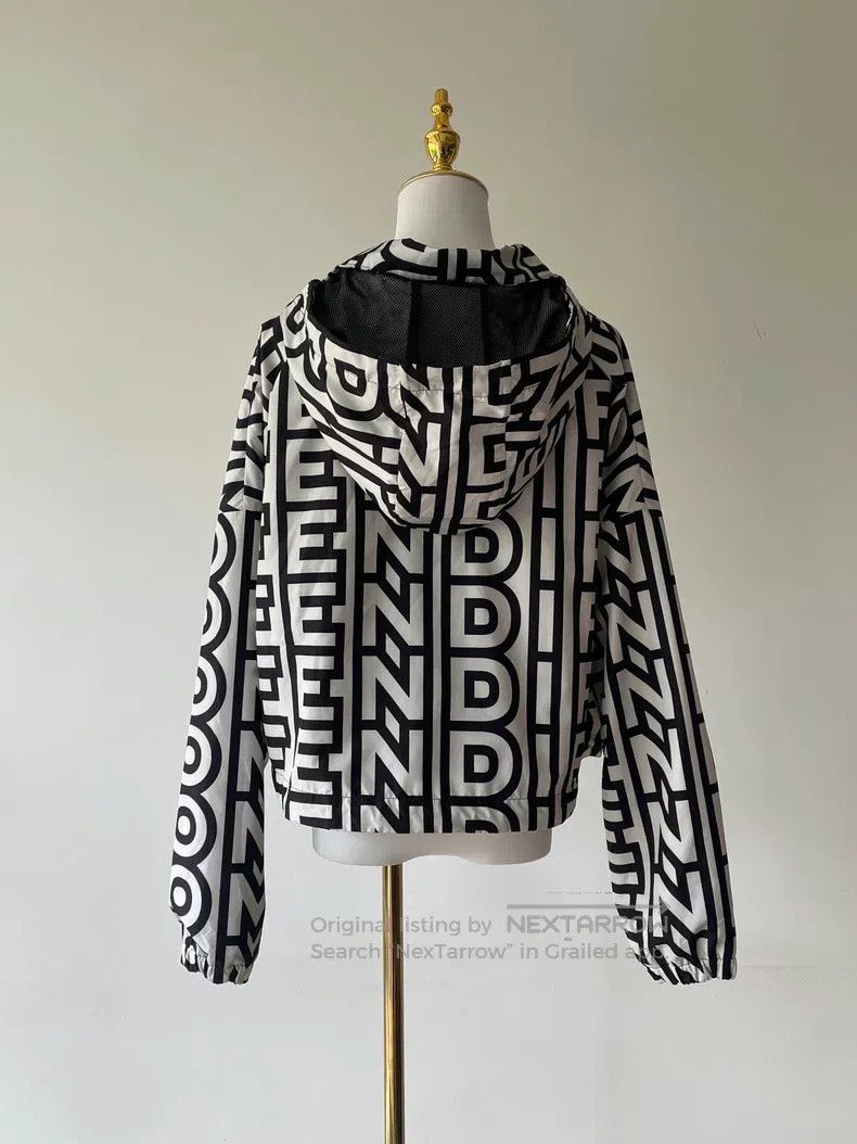 Fendi Fendi Full letter logo hooded lightweight jacket in black Size S / US 4 / IT 40 - 5 Thumbnail