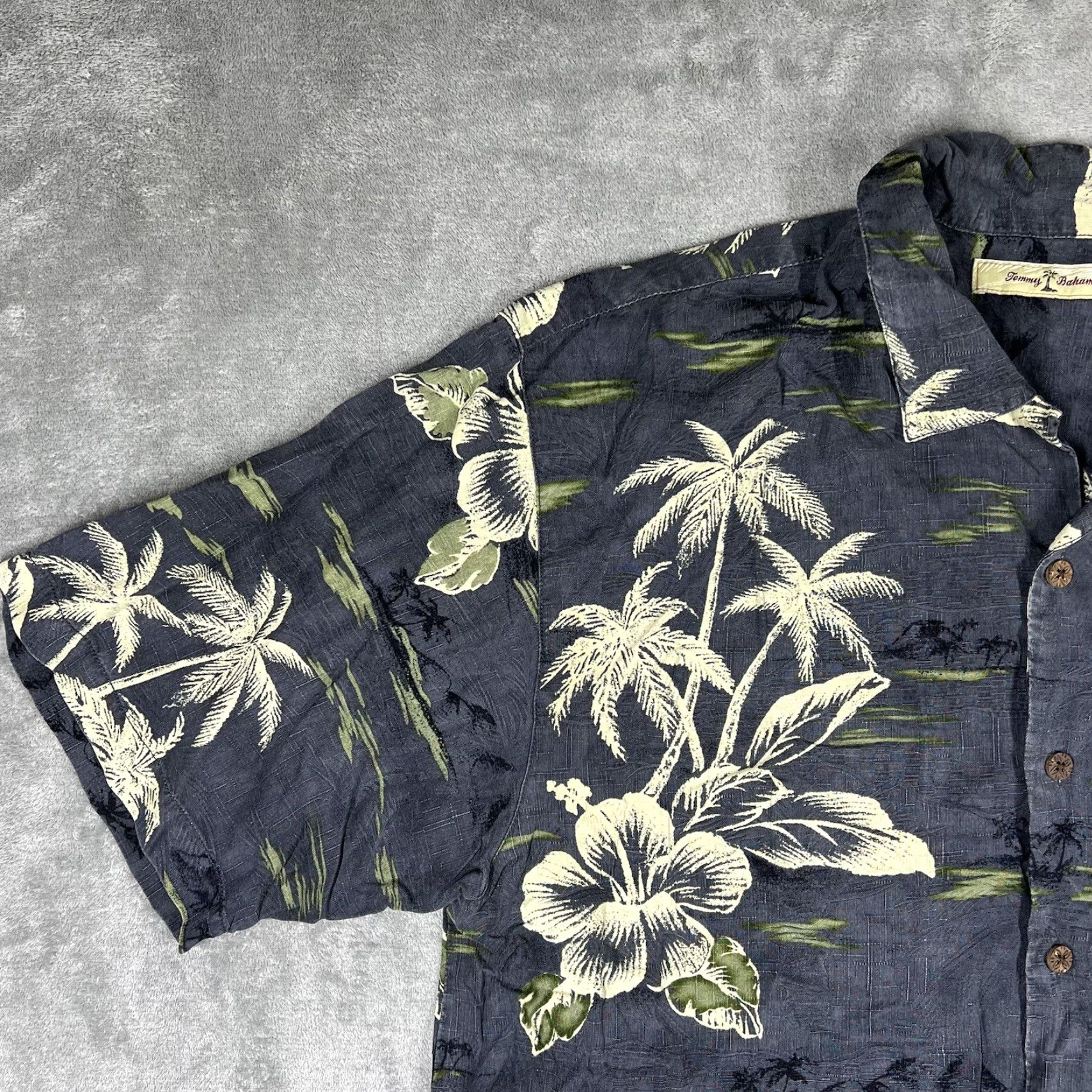 Tommy Bahama Tommy Bahama Button-Up Shirt 100% Silk Men Large Dark Gray Hawaiian Floral Shirt Mens Size US L / EU 52-54 / 3 - 2 Thumbnail