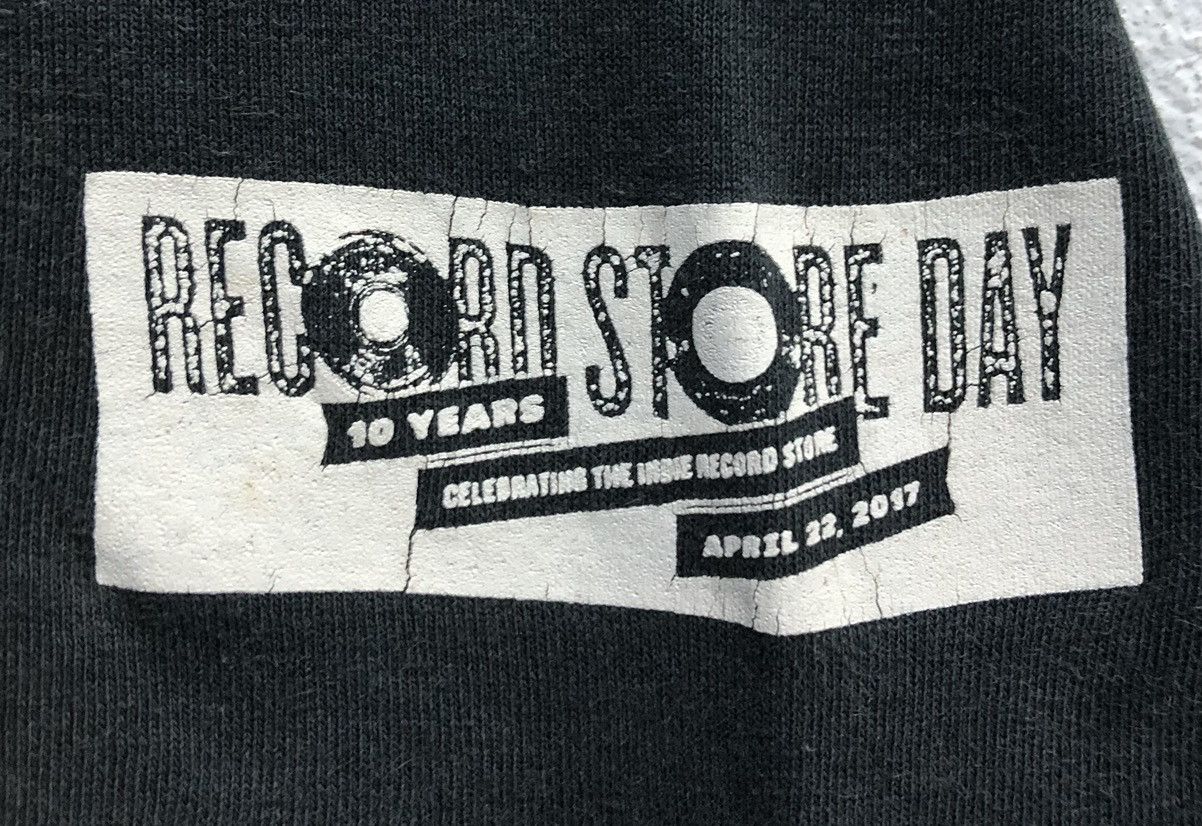 Band Tees Universal Music Group Record Store Day T-Shirt Size US M / EU 48-50 / 2 - 7 Thumbnail