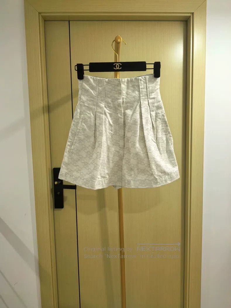 Fendi Fendi White Logo Printed High Waist Short Pants Size 24" / US 00 / IT 34 - 1 Thumbnail