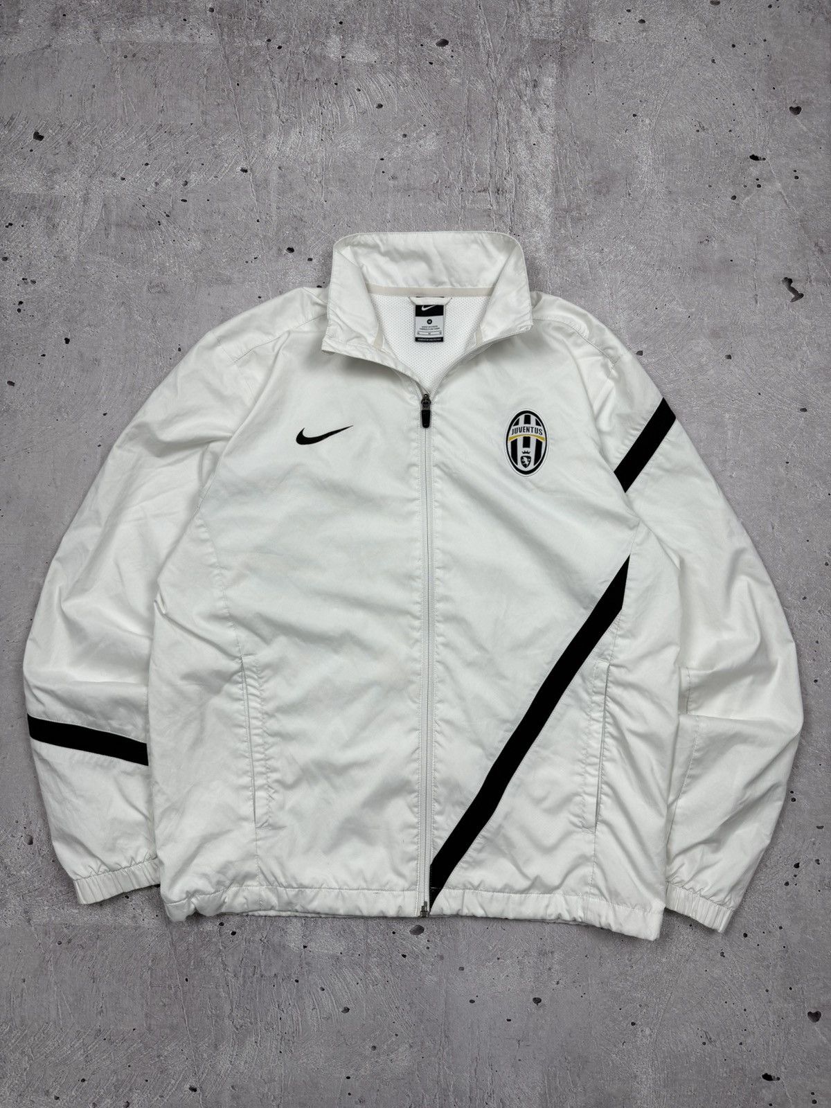 Nike × Vintage Vintage Nike Juventus Blockcore Nylon Track Jacket Size US M / EU 48-50 / 2 - 3 Thumbnail