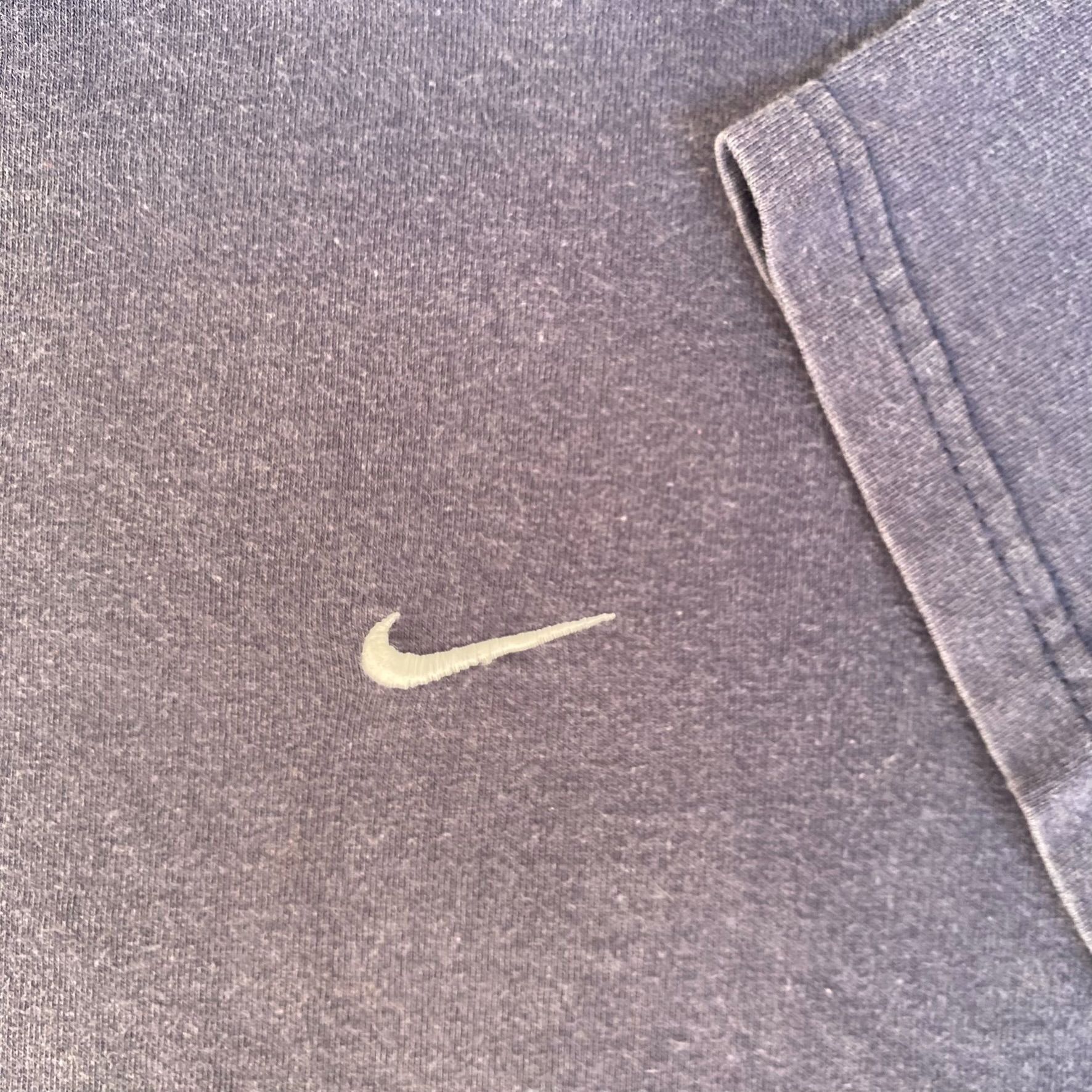 Nike Vintage Y2K Nike Logo Shirt Sun Faded Navy Offset Swoosh Tee Size US L / EU 52-54 / 3 - 3 Thumbnail
