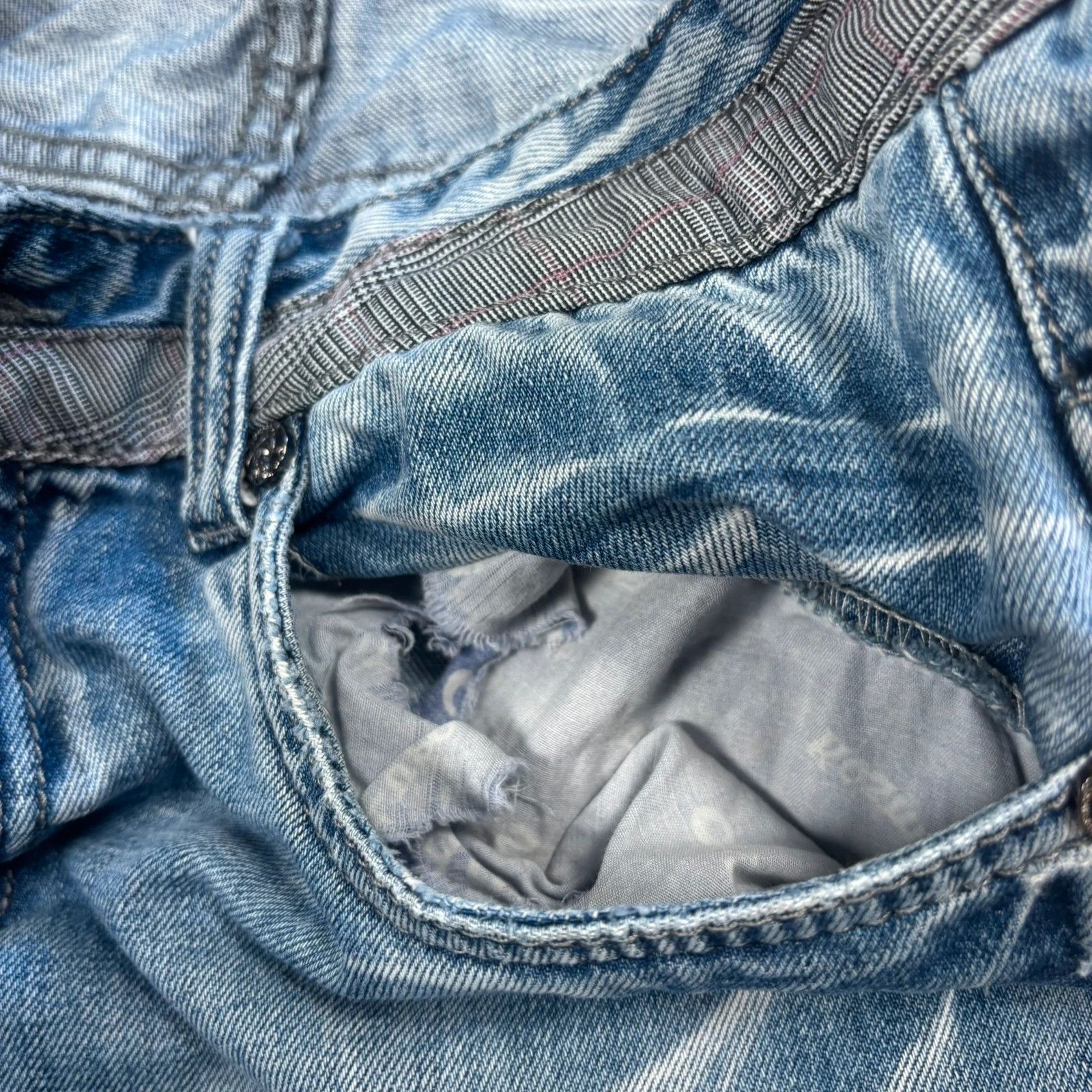Japanese Brand K&M Dragon Embroidered Distressed Jeans Y2K Size US 31 - 13 Thumbnail