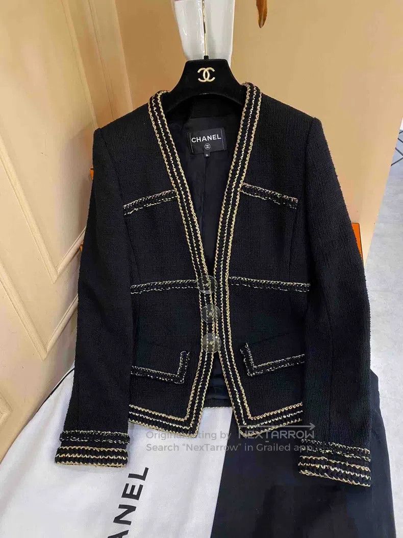 Chanel Chanel 17a Metropolitan Black Gold Waisted Jacket Size XS / US 0-2 / IT 36-38 - 1 Thumbnail