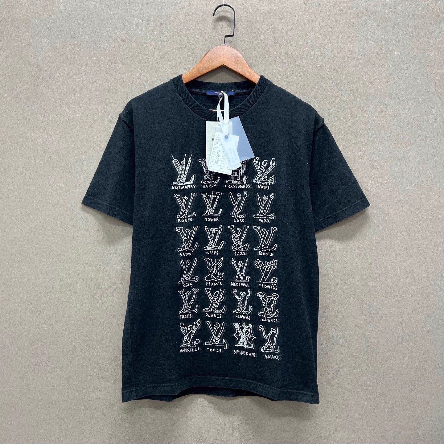 Louis Vuitton LV black multi gesture allover print t-shirt 99 New L Size US L / EU 52-54 / 3 - 1 Thumbnail