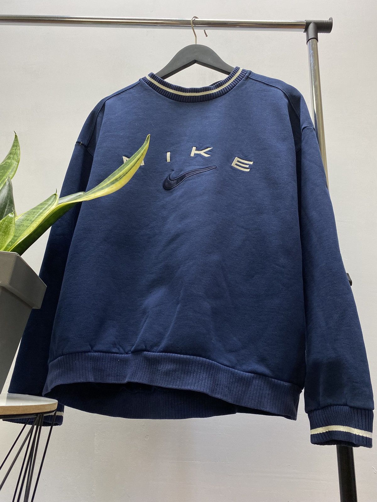 Vintage Y2K Nike 90s Big Center Logo Swoosh Sweatshirt Size US L / EU 52-54 / 3 - 5 Thumbnail