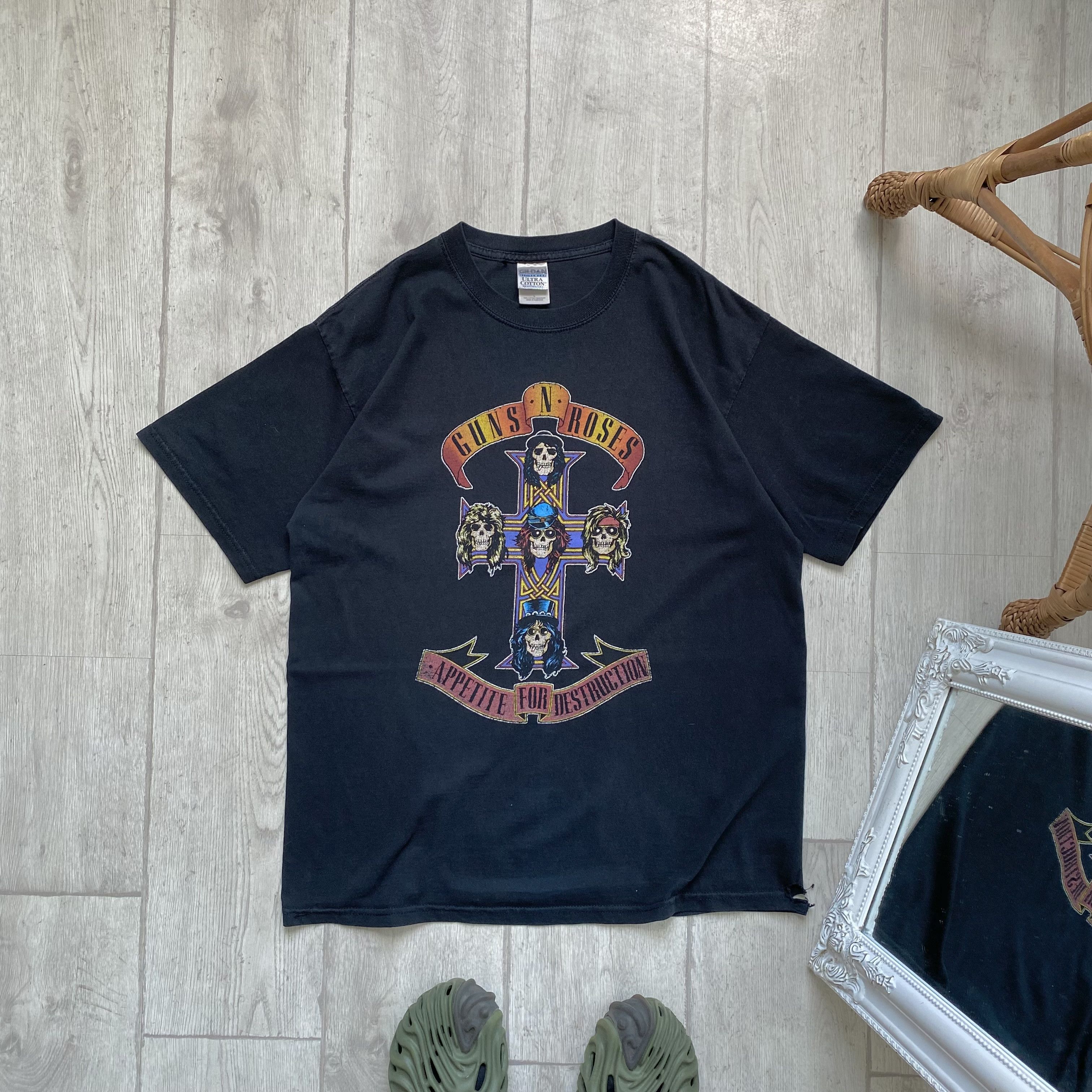 Guns N' Roses 🎸 Trashed Vintage 00s Gun's n roses Tee Rock Band Size US L / EU 52-54 / 3 - 2 Thumbnail