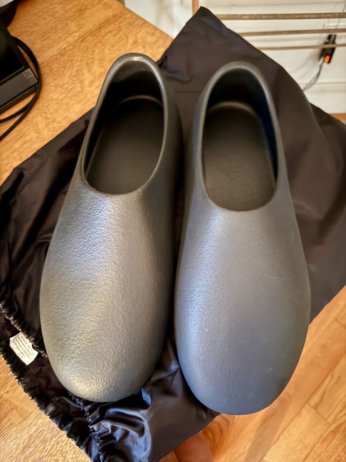Yeezy YZY SL-01 — DS Size 12 Size US 12 / EU 45 - 6 Thumbnail