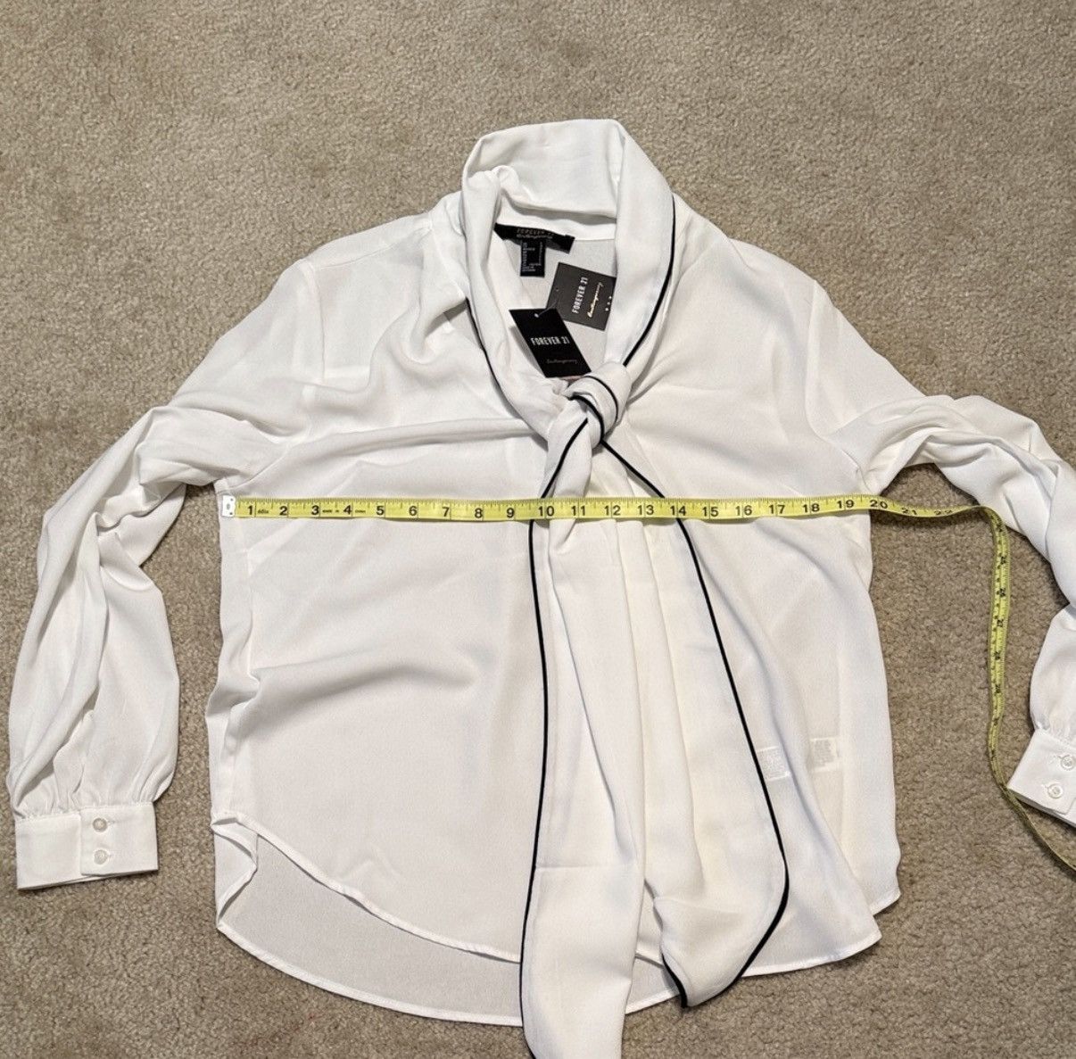 Forever 21 NWT Forever 21 White Blouse With Black Accent Size Large Size L / US 10 / IT 46 - 4 Thumbnail