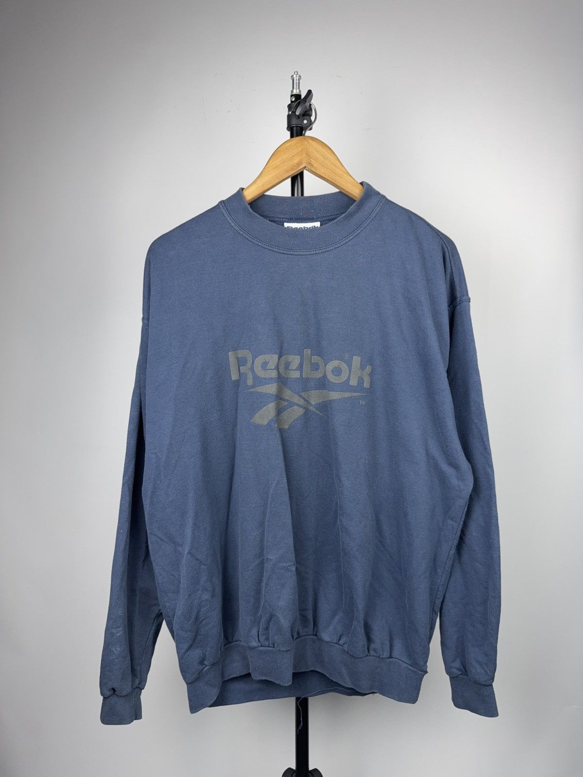 Reebok Vintage 90s Retro Reebok Faded Logo Crewneck Sweatshirt Size US L / EU 52-54 / 3 - 1 Thumbnail