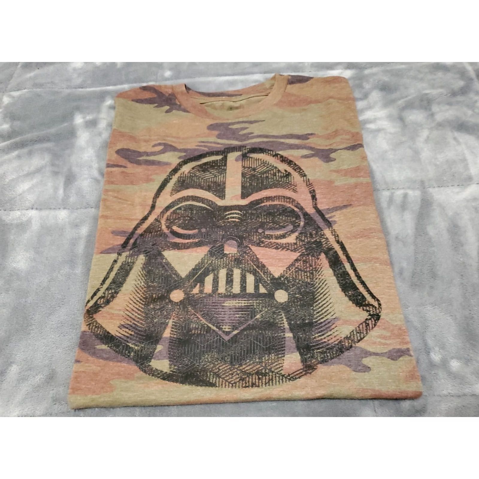 Disney Disney Parks Darth Vader Camouflage Star Wars Short Sleeve TShirt Small Men Size US S / EU 44-46 / 1 - 2 Thumbnail