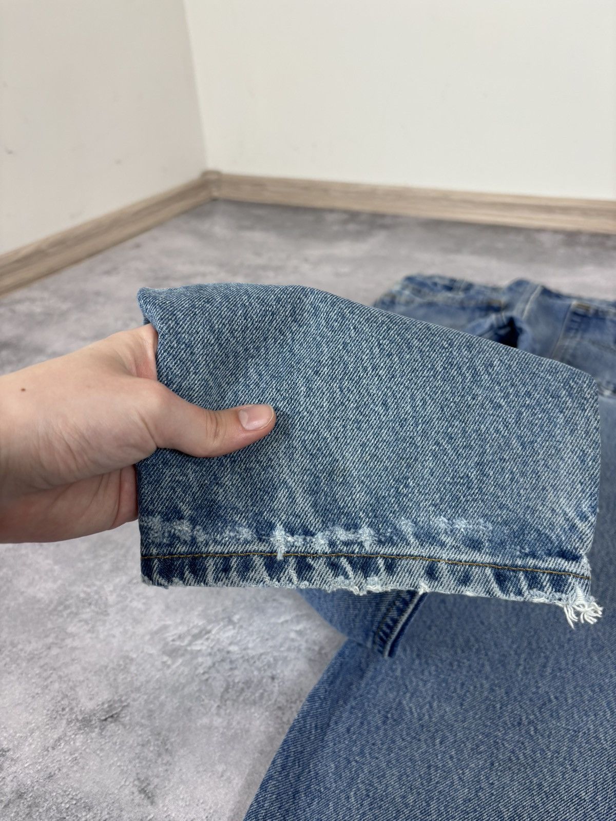 Carhartt Vintage Carhartt Men’s Faded Blue Denim Jeans Relaxed Fit Size US 33 - 4 Thumbnail