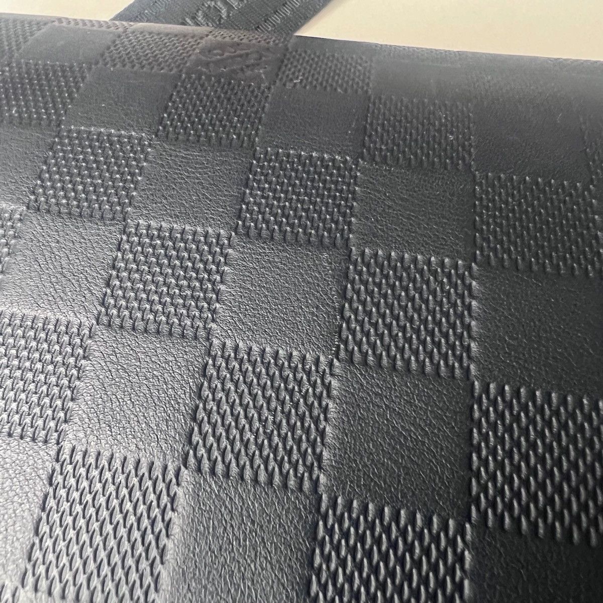 Louis Vuitton Louis Vuitton Damier Infini District MM Messenger Bag Cosmos Size ONE SIZE - 15 Thumbnail
