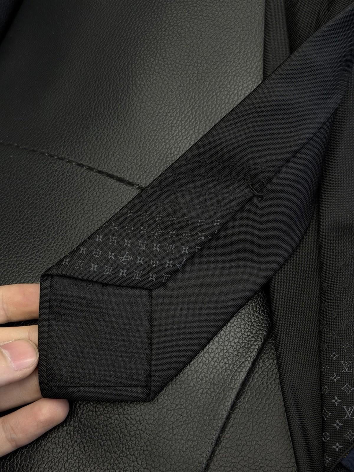 Louis Vuitton Louis Vuitton Tie Silk 100 % Authentic Monogram Tie , Black Size ONE SIZE - 9 Thumbnail