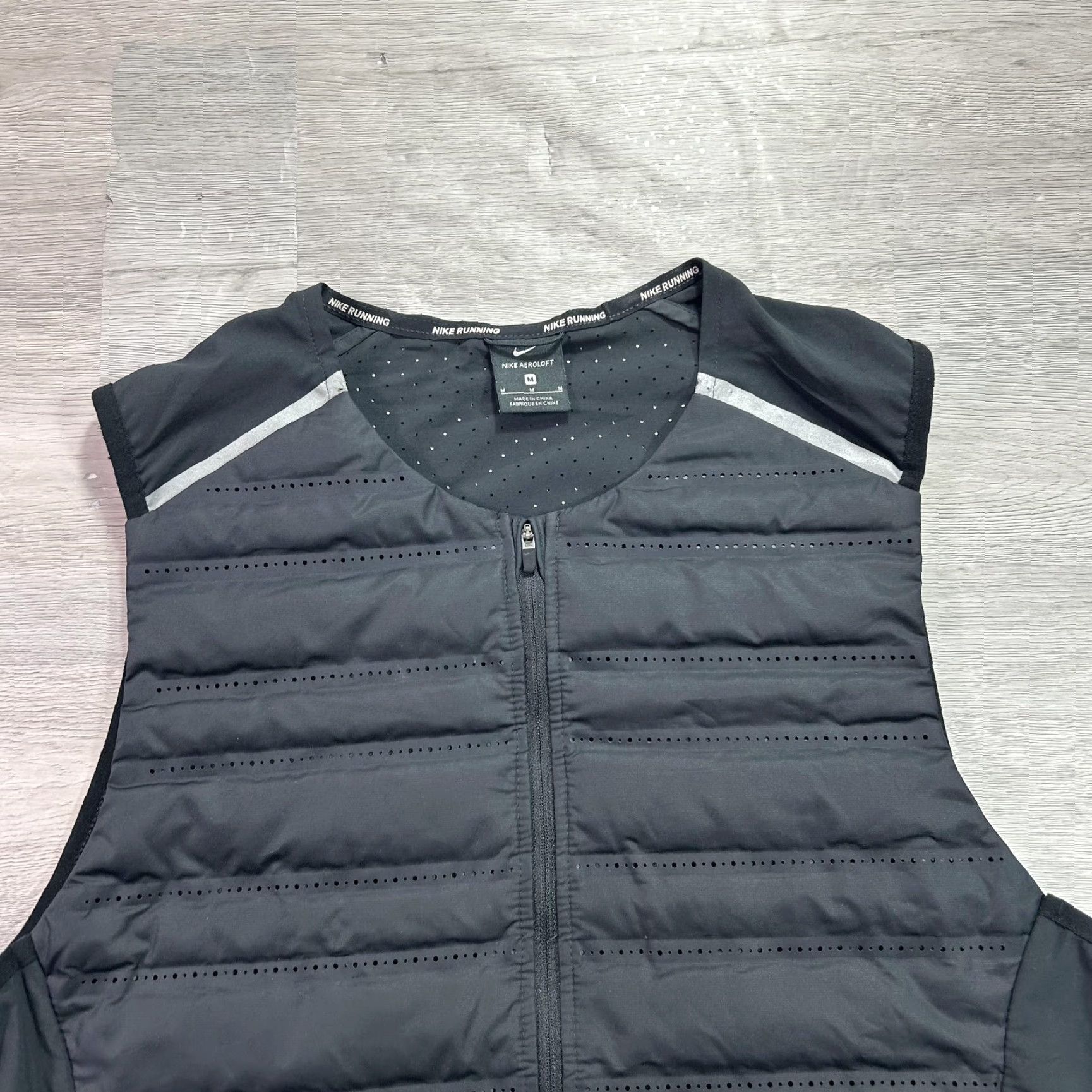 Nike Nike AeroLoft Vest Mens Medium Black Full Zip Running Reflective 859272-010 Size US M / EU 48-50 / 2 - 4 Thumbnail