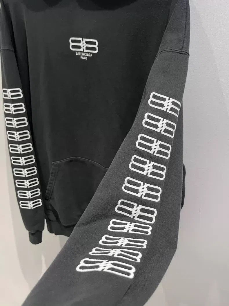 Balenciaga Balenciaga Double B Embroidered Hooded Sweatshirt Size US S / EU 44-46 / 1 - 4 Thumbnail
