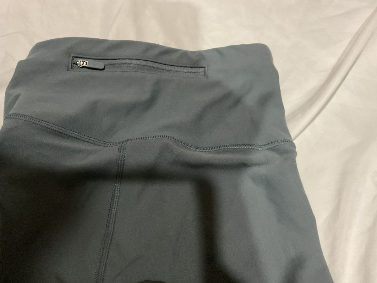 Lululemon Lululmon Zoned In Leggings Size 2 in grey Size 23" - 10 Thumbnail