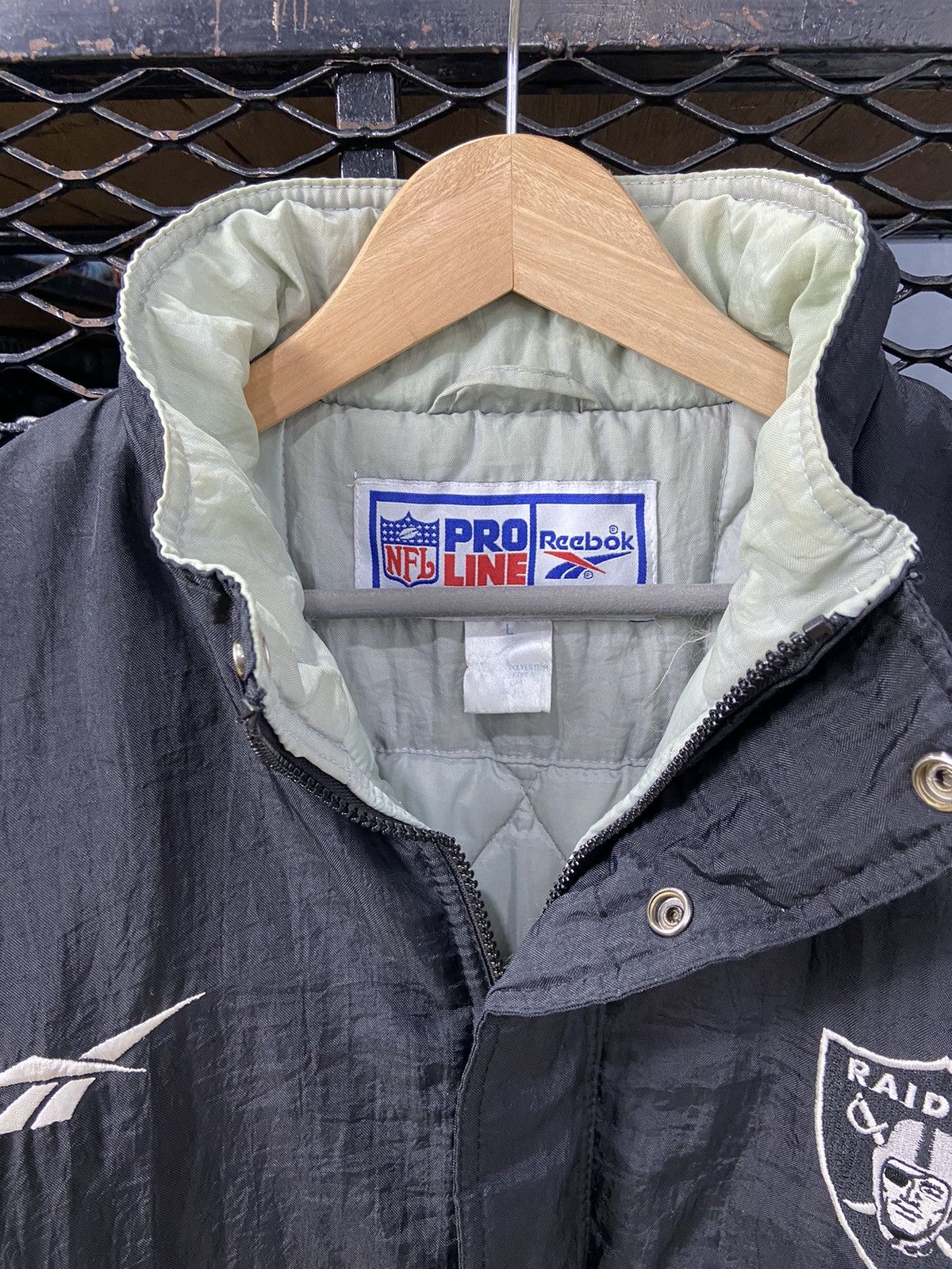 NFL ❤️‍🔥SEND OFFER❤️‍🔥 90S RAIDERS REEBOK NFL BOMBERS Size US L / EU 52-54 / 3 - 9 Thumbnail