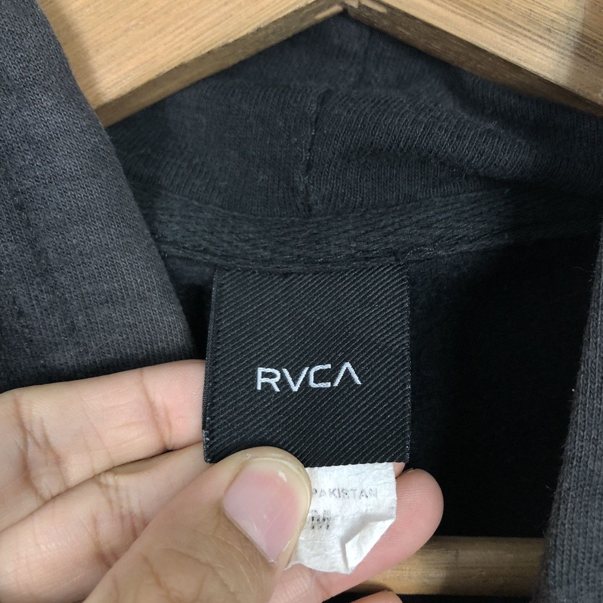Japanese Brand 📌Vintage Hoodie Pull Over RVCA Big Logo Design Size US M / EU 48-50 / 2 - 17 Thumbnail