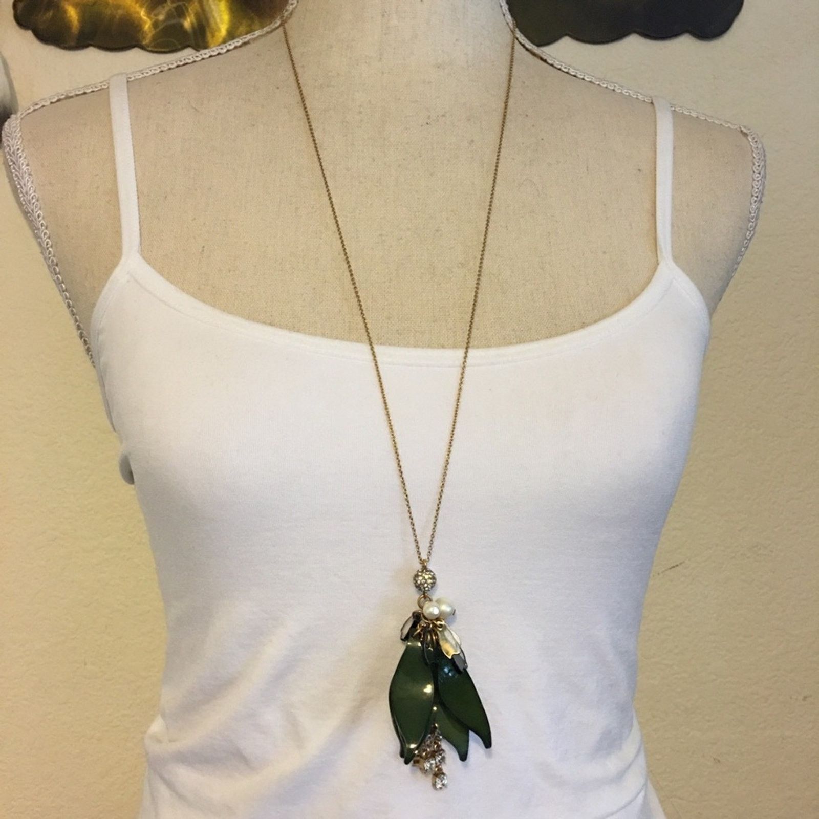 Ann Taylor Ann Taylor green leaf rhinestone cluster necklace Size ONE SIZE - 1 Thumbnail