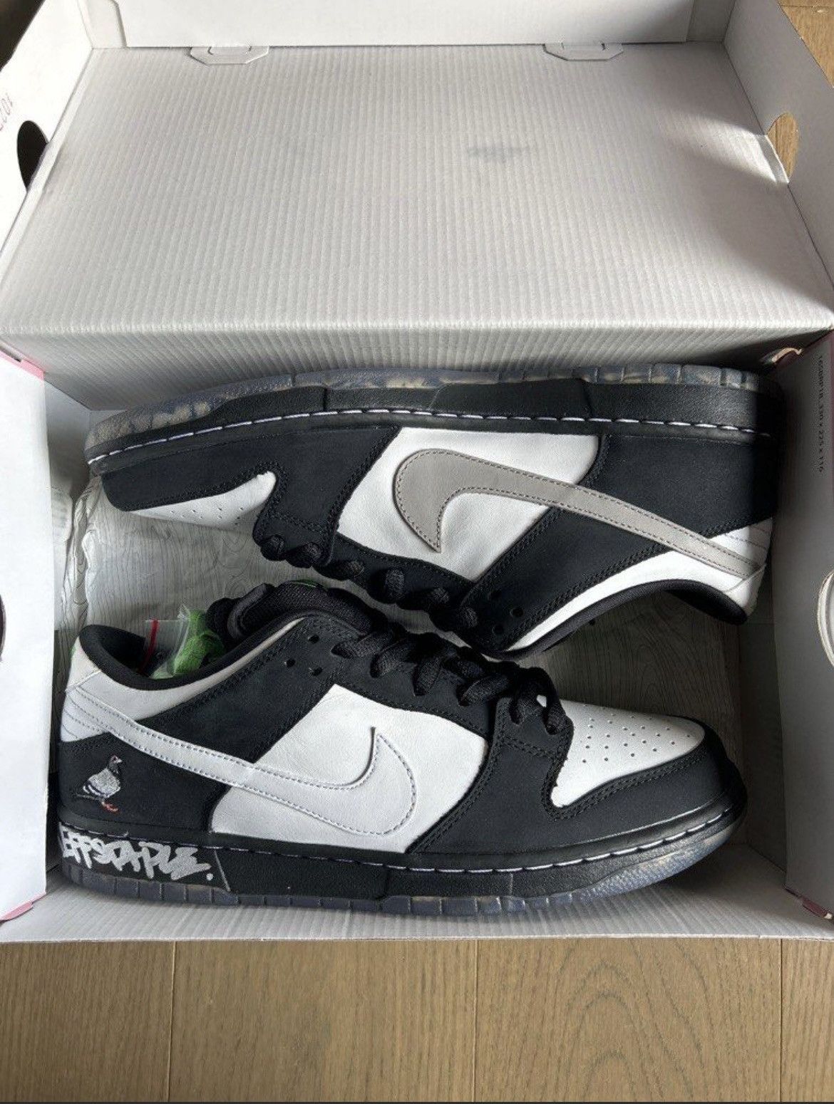 Nike Jeff staple signed pigeon nike sb dunk Size US 10.5 / EU 43-44 - 1 Thumbnail